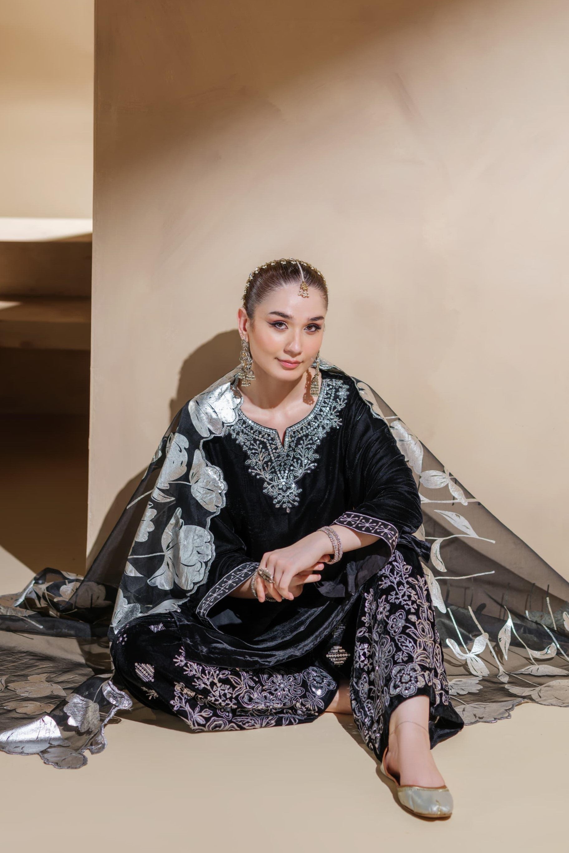 Heeras Embroidered Velvet 3 Piece Suit HEE66