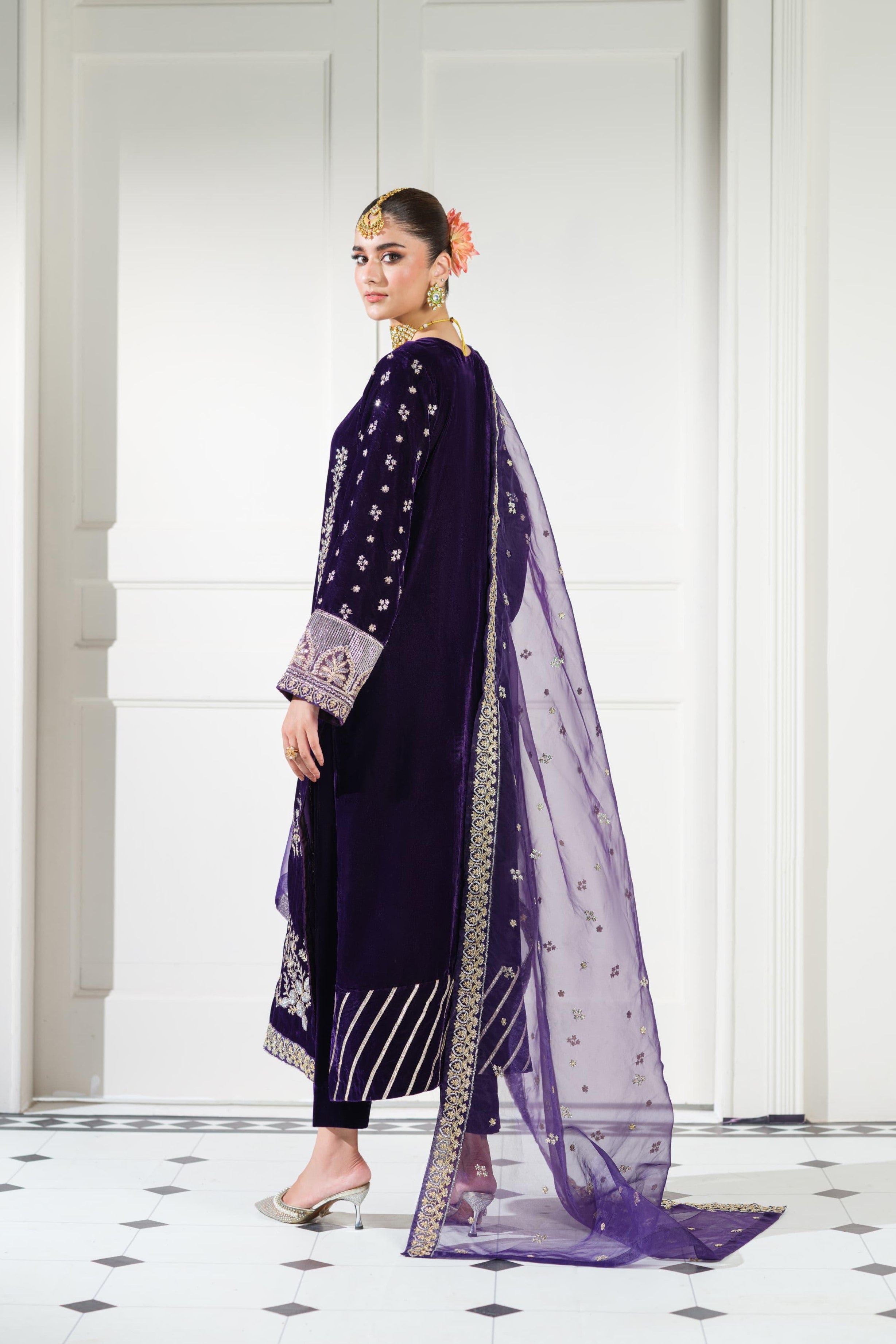 Heeras Embroidered Velvet 3 Piece Suit HEE56