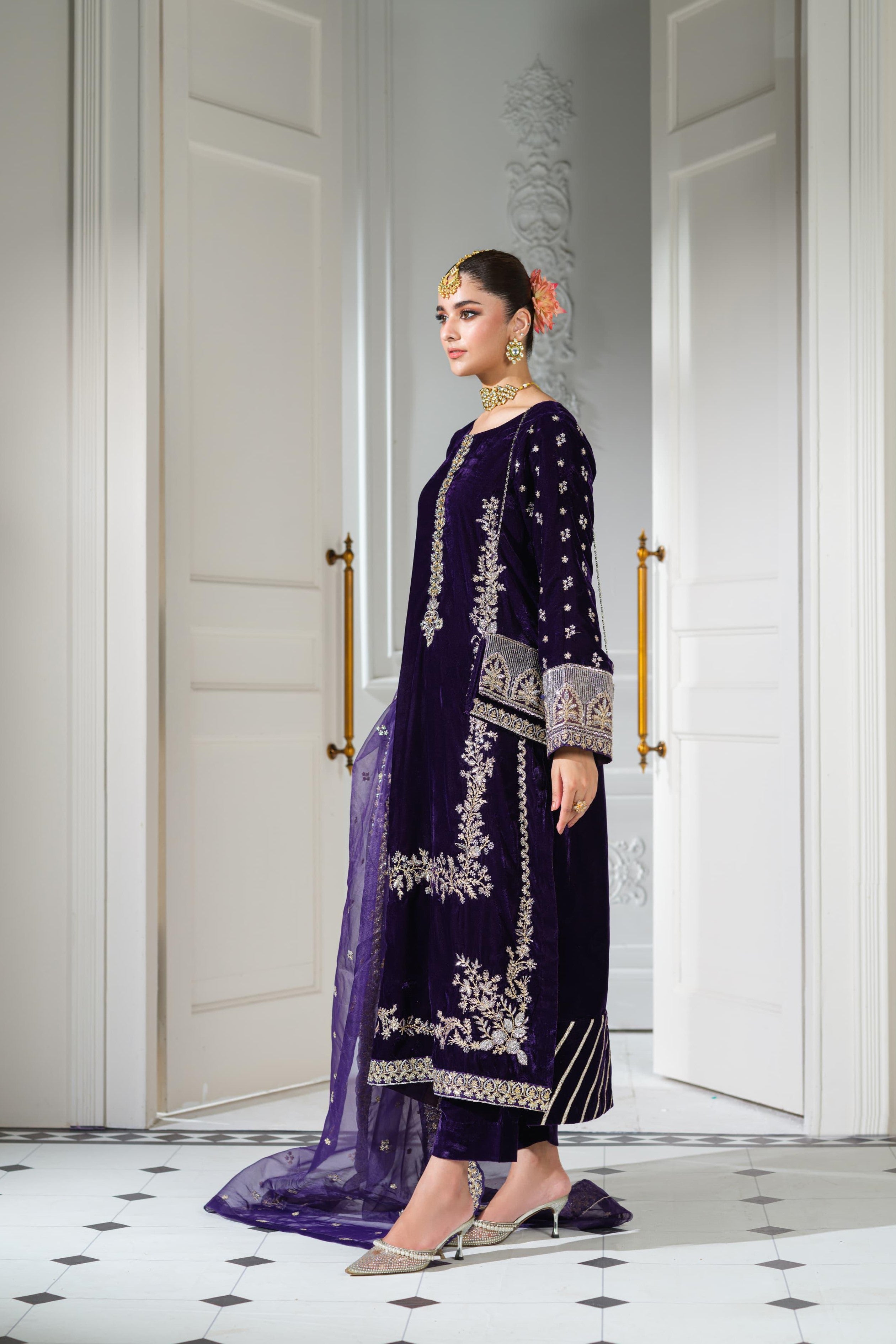 Heeras Embroidered Velvet 3 Piece Suit HEE56