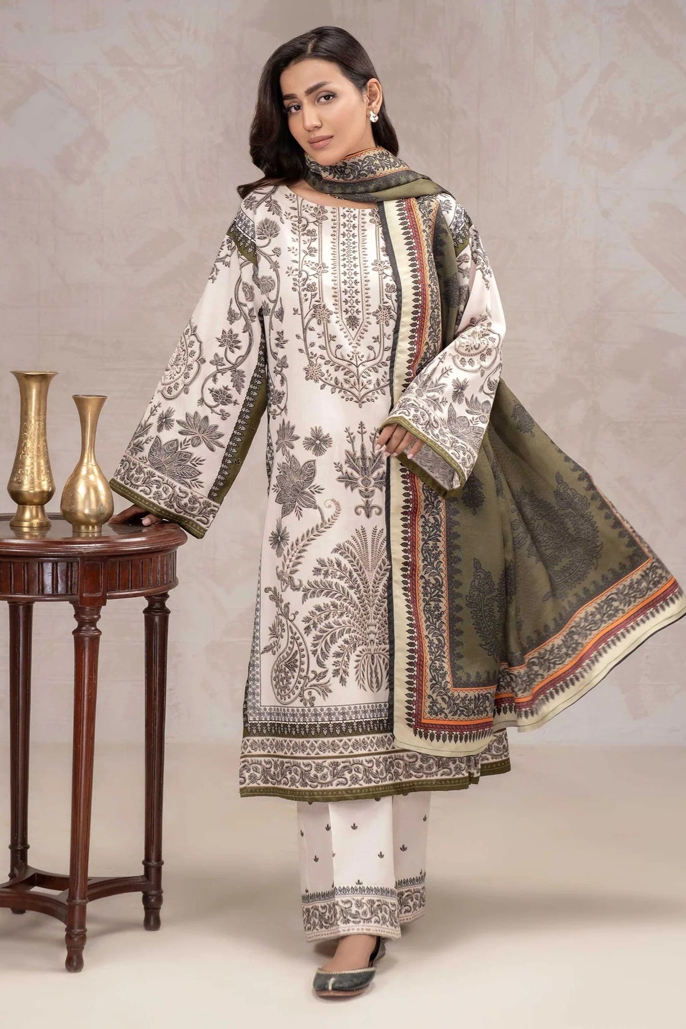 Limelight Slub Khaddar 3 Piece Suit LIM422