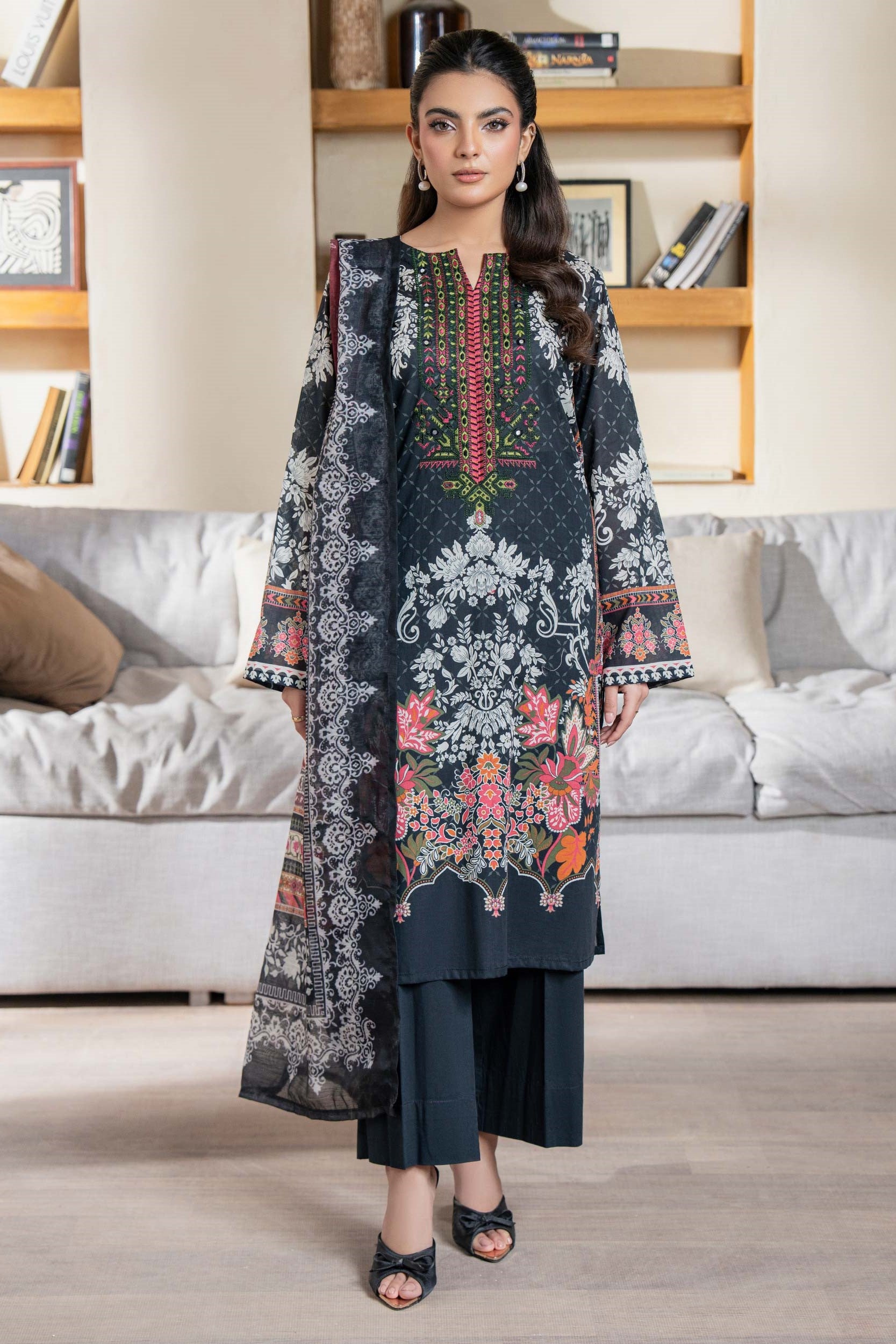 Limelight Embroidered Lawn 3 Piece Suit LIM388