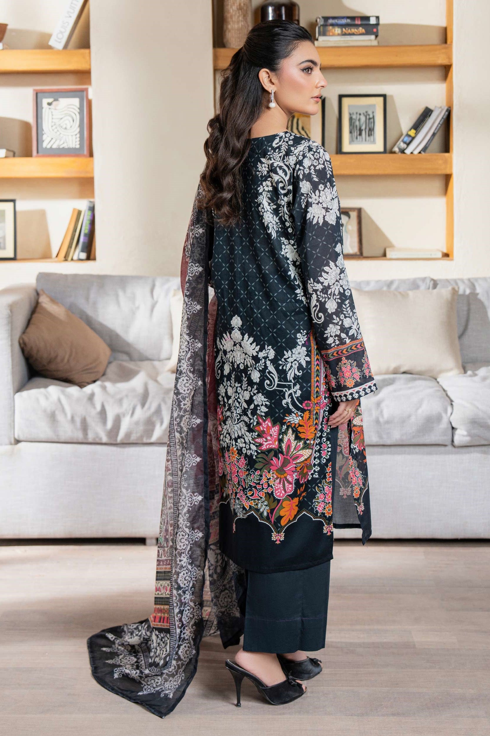 Limelight Embroidered Lawn 3 Piece Suit LIM388