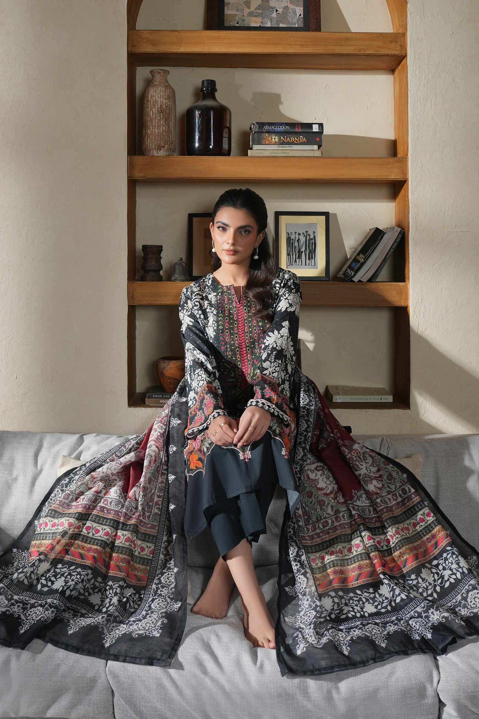 Limelight Embroidered Lawn 3 Piece Suit LIM388