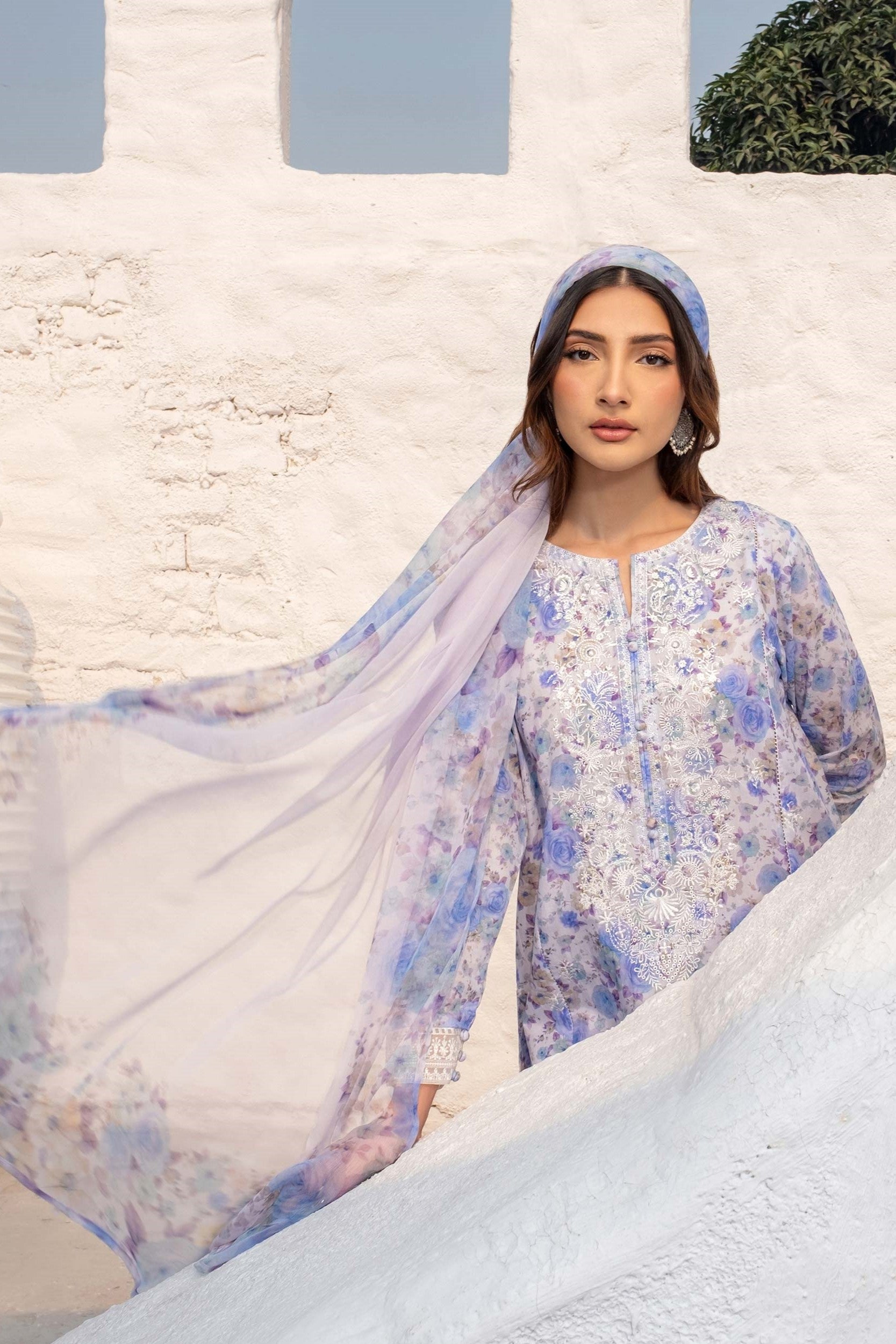 Limelight Embroidered Lawn 3 Piece Suit LIM397