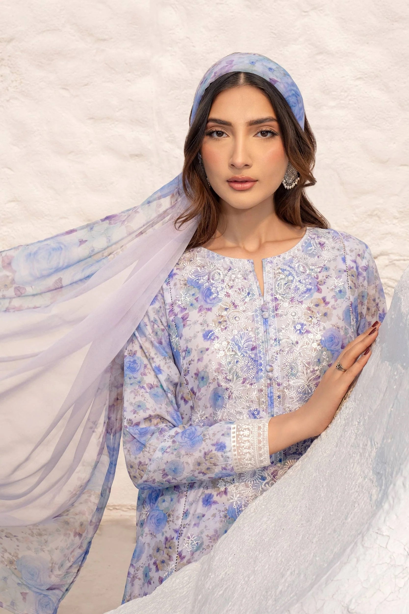 Limelight Embroidered Lawn 3 Piece Suit LIM397