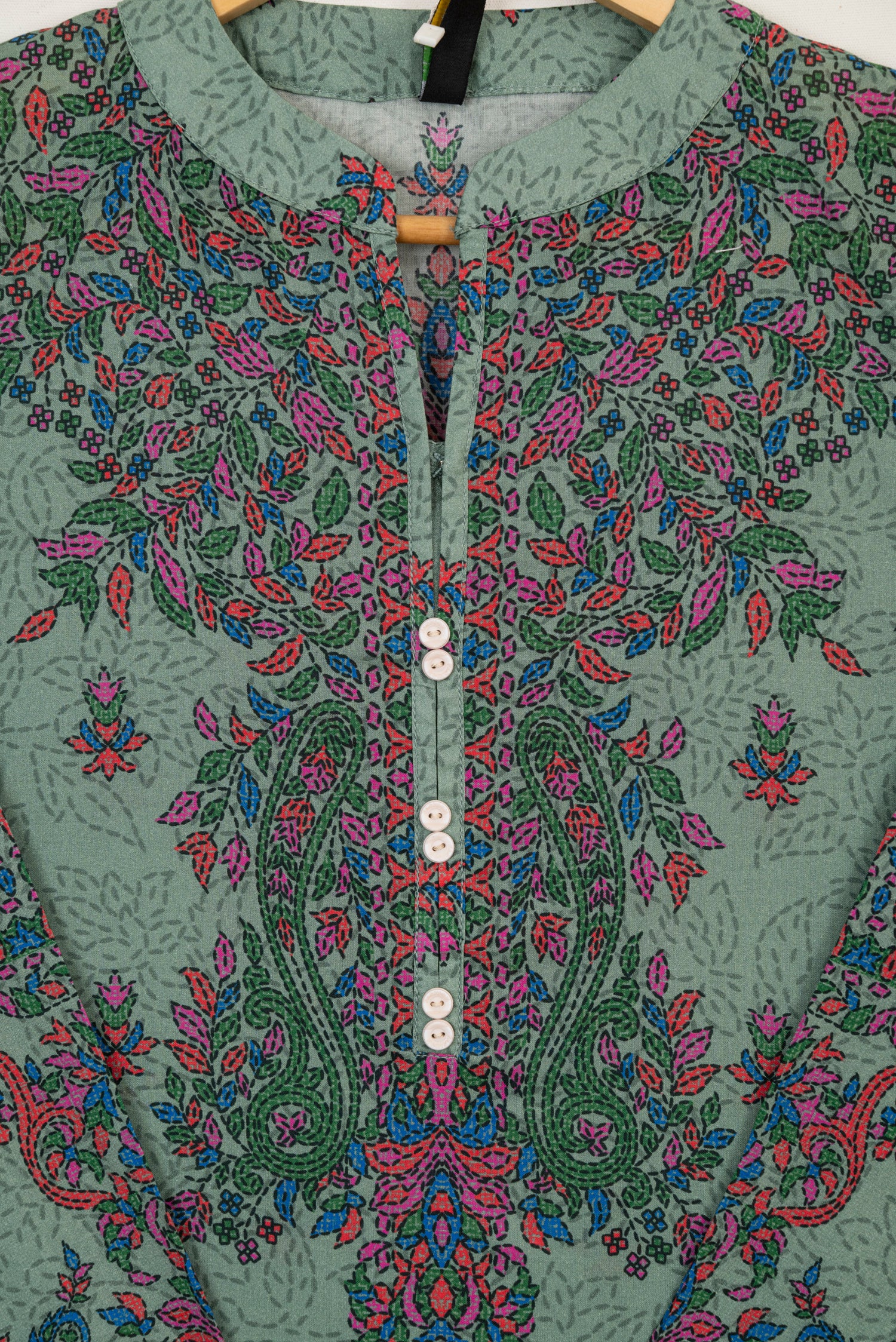 Limelight Lawn 3 Piece Shalwar Kameez Suit LIM385