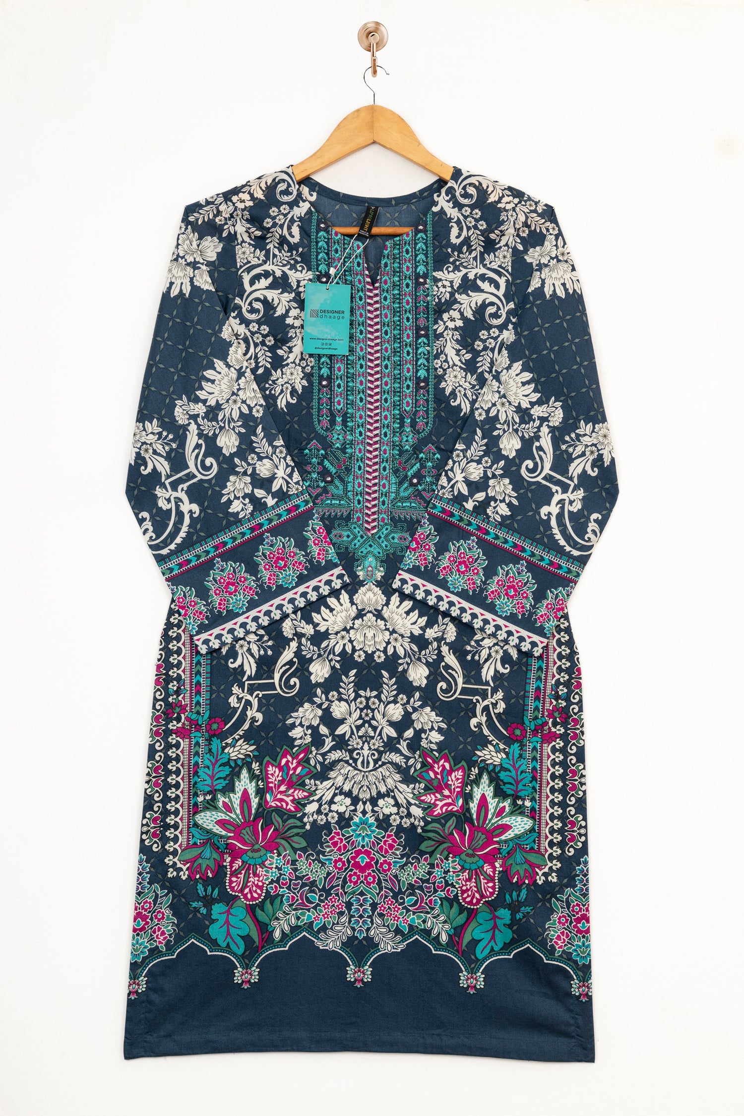 Limelight Embroidered Lawn 3 Piece Suit LIM389