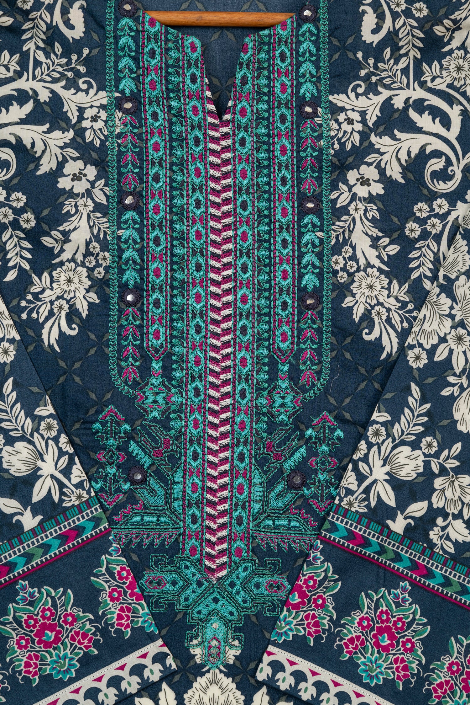 Limelight Embroidered Lawn 3 Piece Suit LIM389