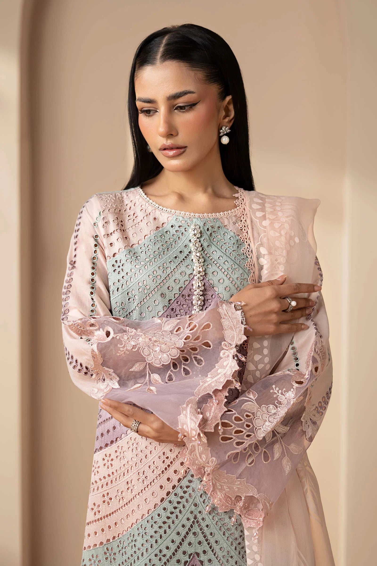 Mariab Luxury Lawn 12B 3 Piece Suit 47