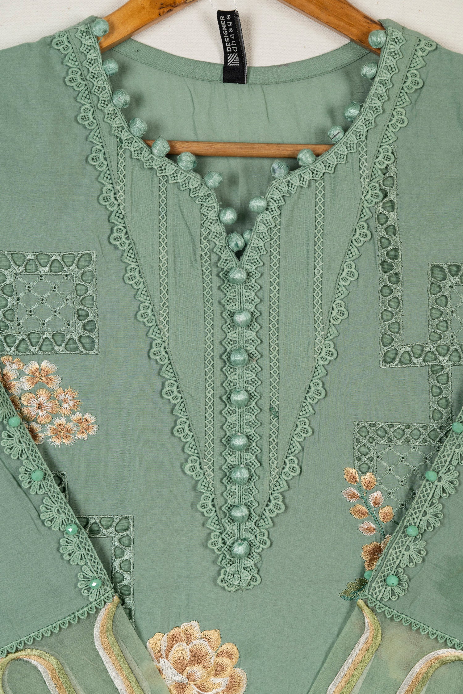 Maria B M Prints 1B Embroidered Lawn 3 Piece Suit MAR194