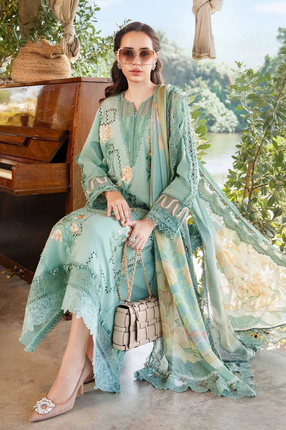 Maria B M Prints 1B Embroidered Lawn 3 Piece Suit MAR194
