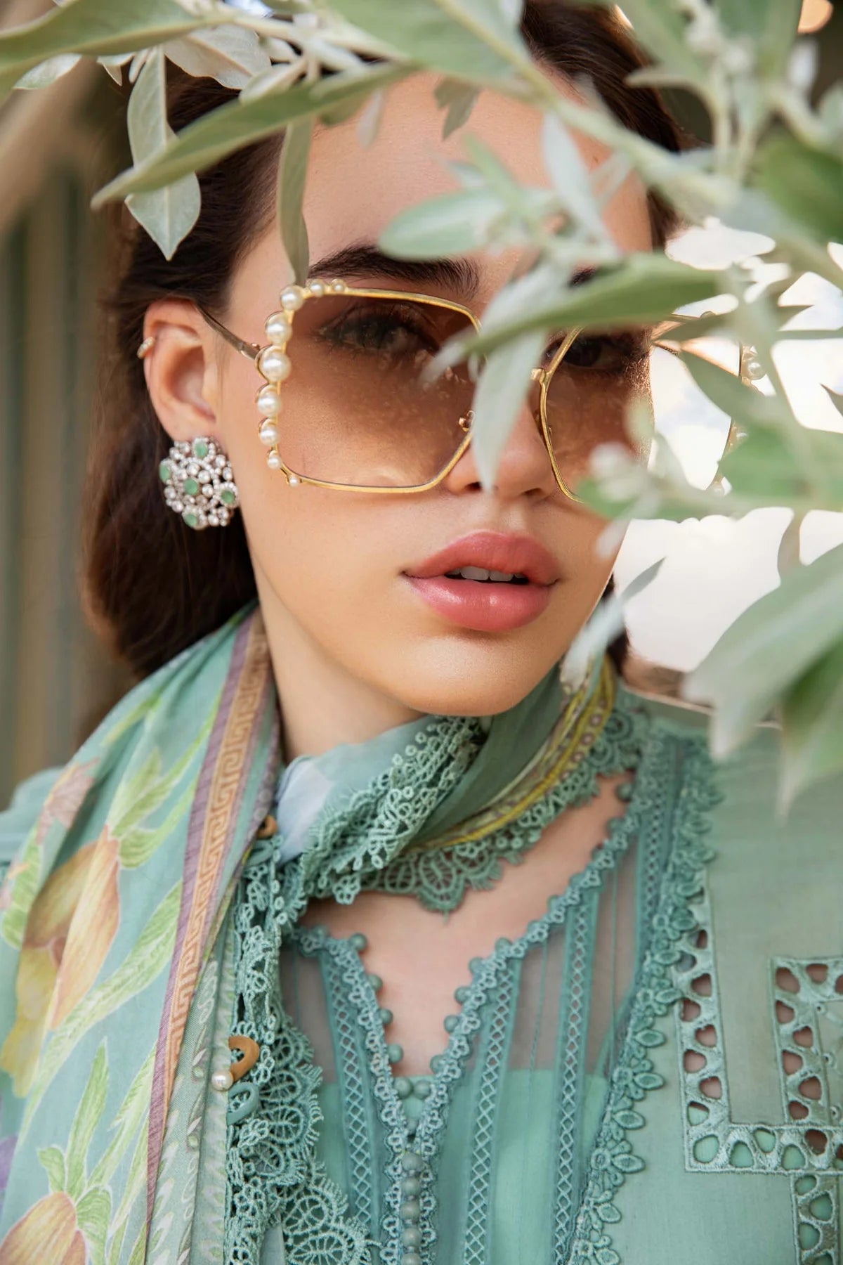 Maria B M Prints 1B Embroidered Lawn 3 Piece Suit MAR194
