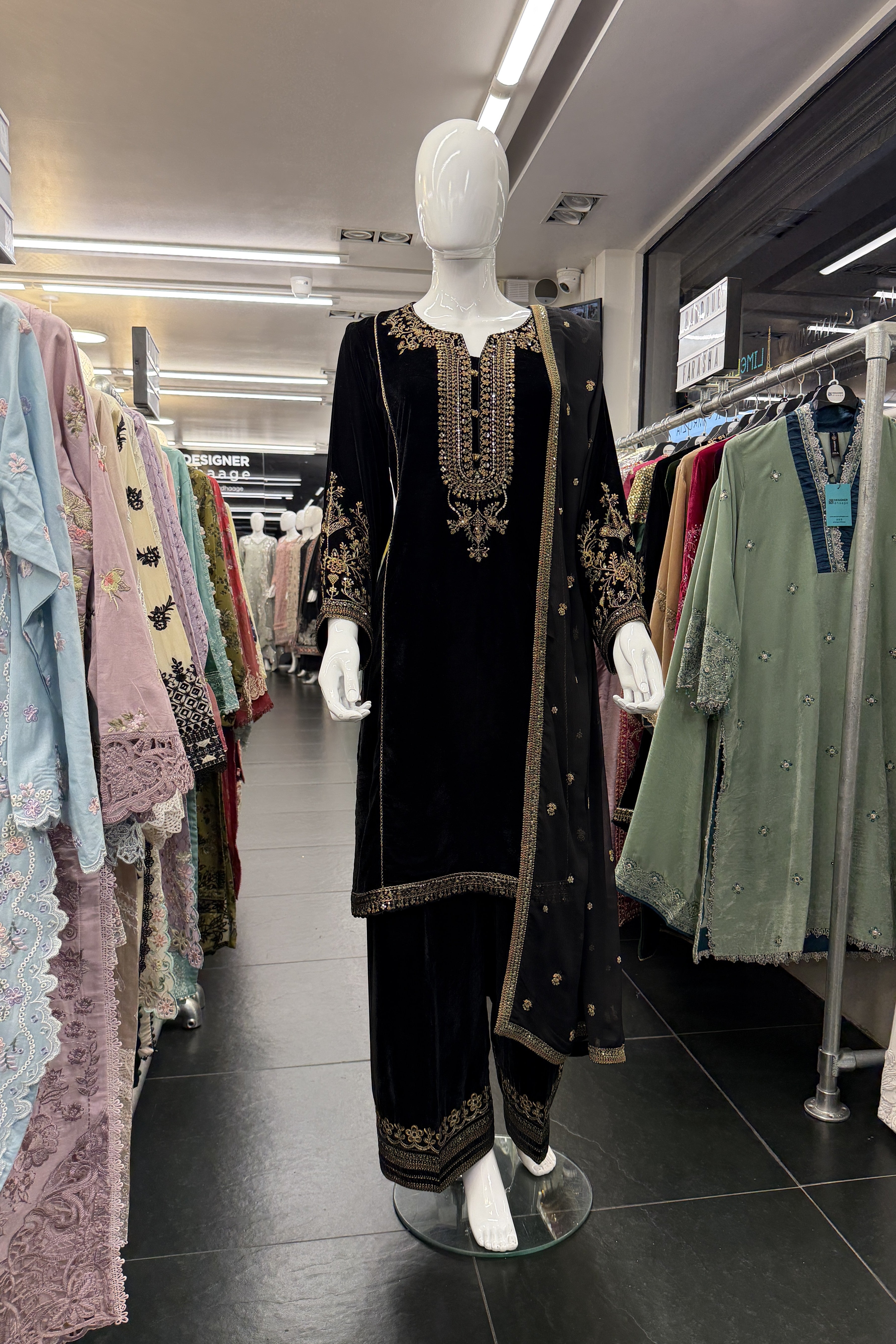 Mihrimah Embroidered Velvet Black MIH106