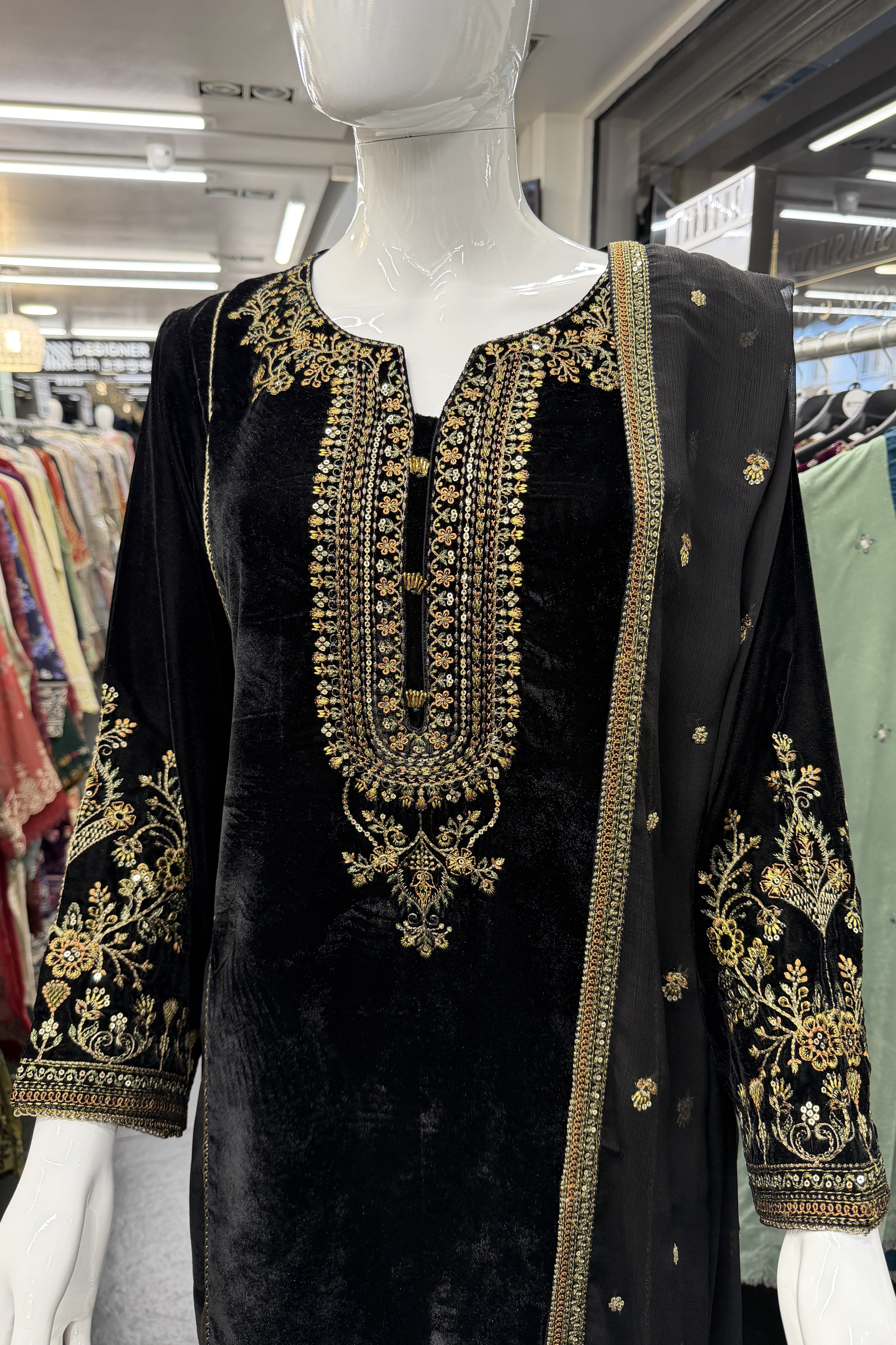 Mihrimah Embroidered Velvet Black MIH106