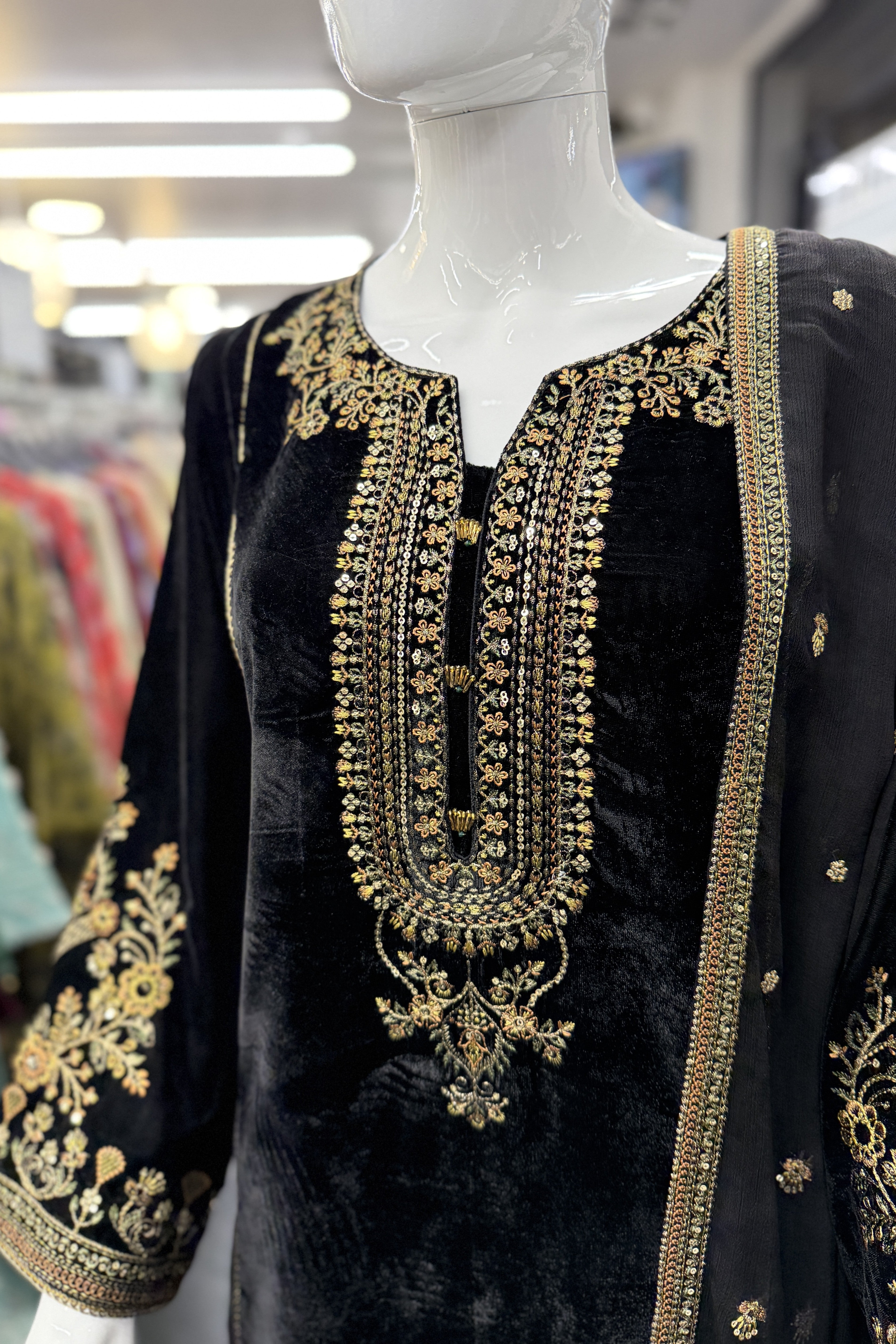 Mihrimah Embroidered Velvet Black MIH106