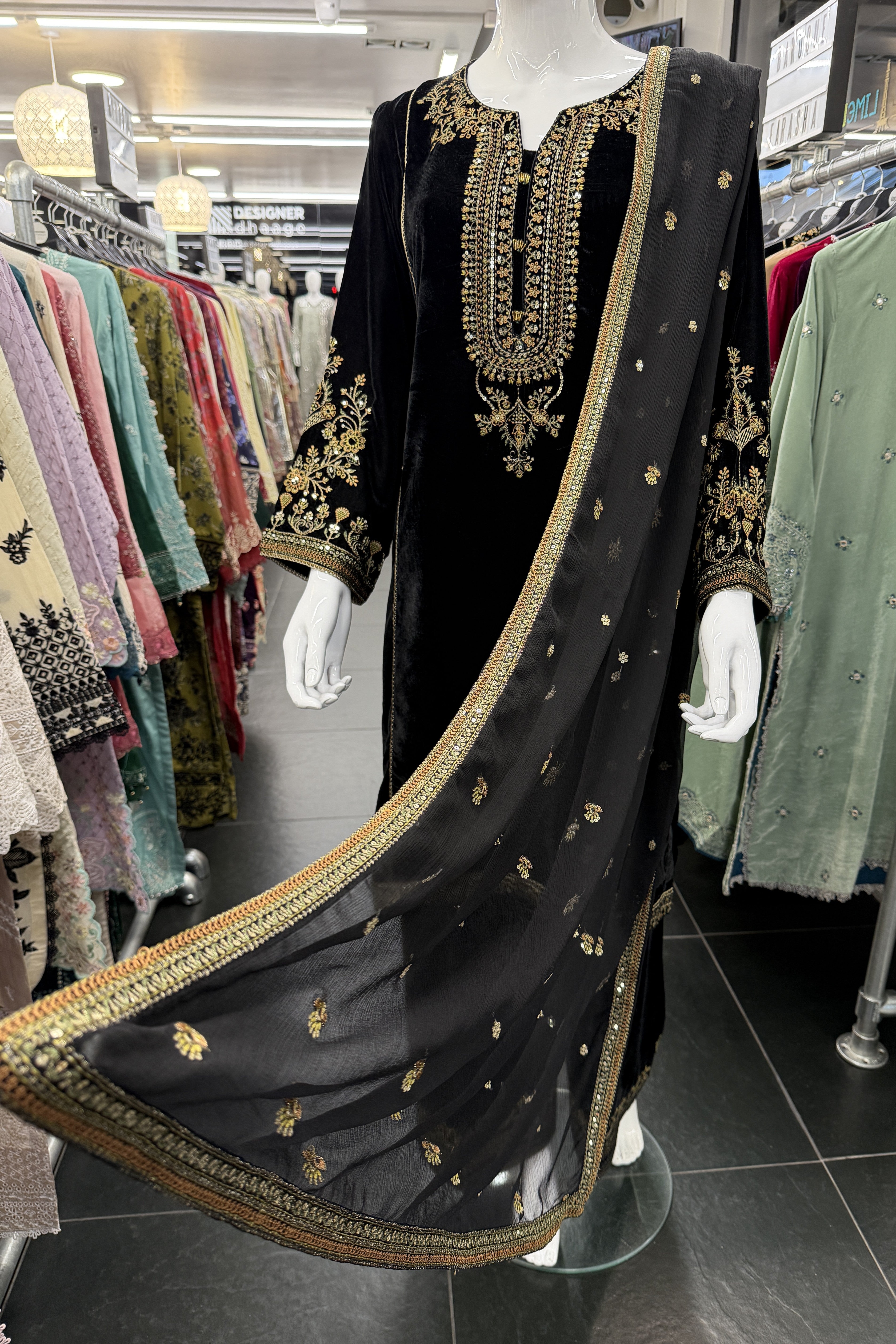 Mihrimah Embroidered Velvet Black MIH106