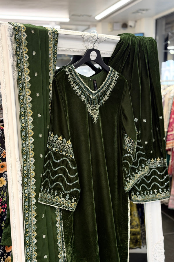 Mihrimah Embroidered Velvet 3 Piece Suit MIH101