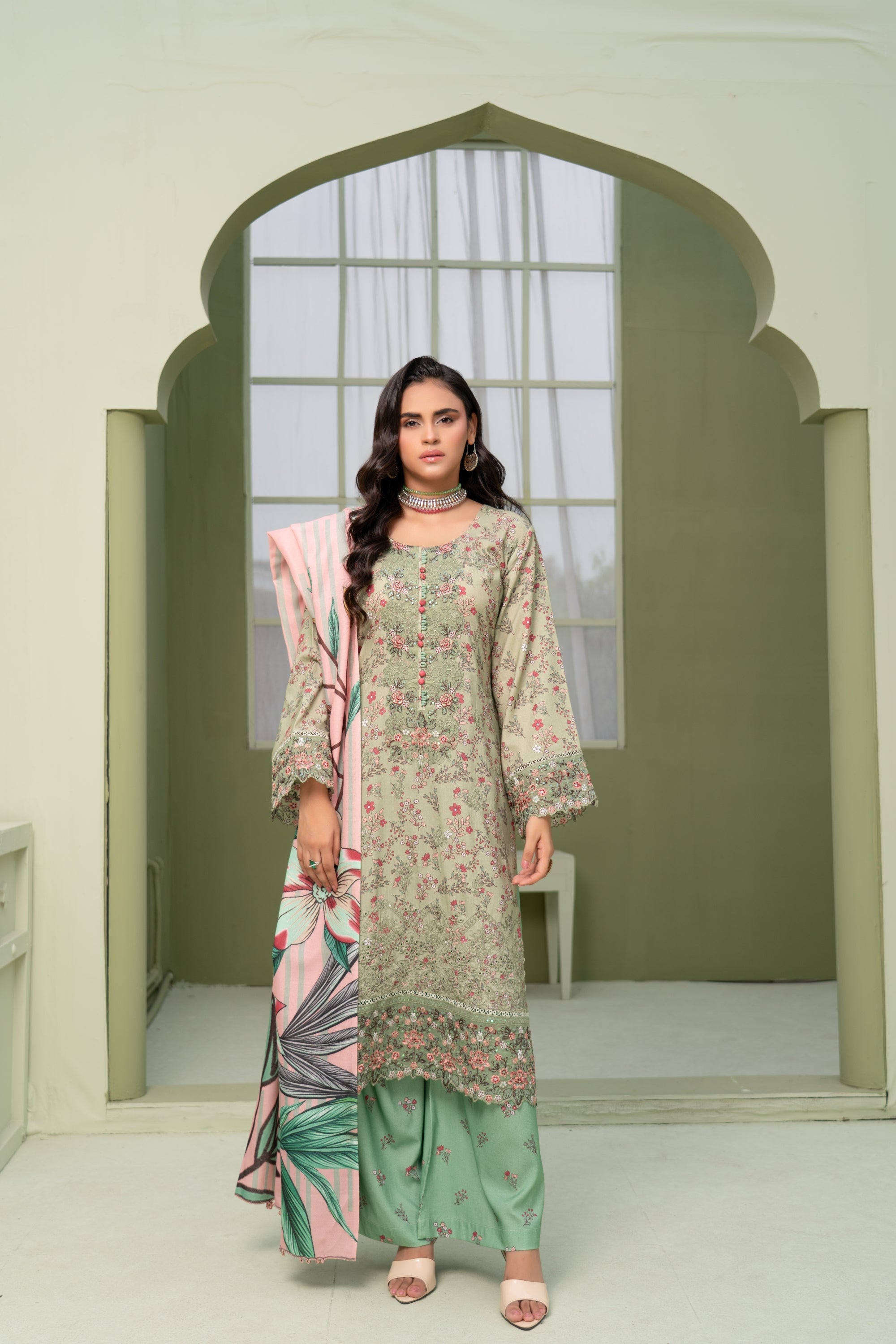 Munira Embroidered Dhanak 3 Piece Suit MUN770