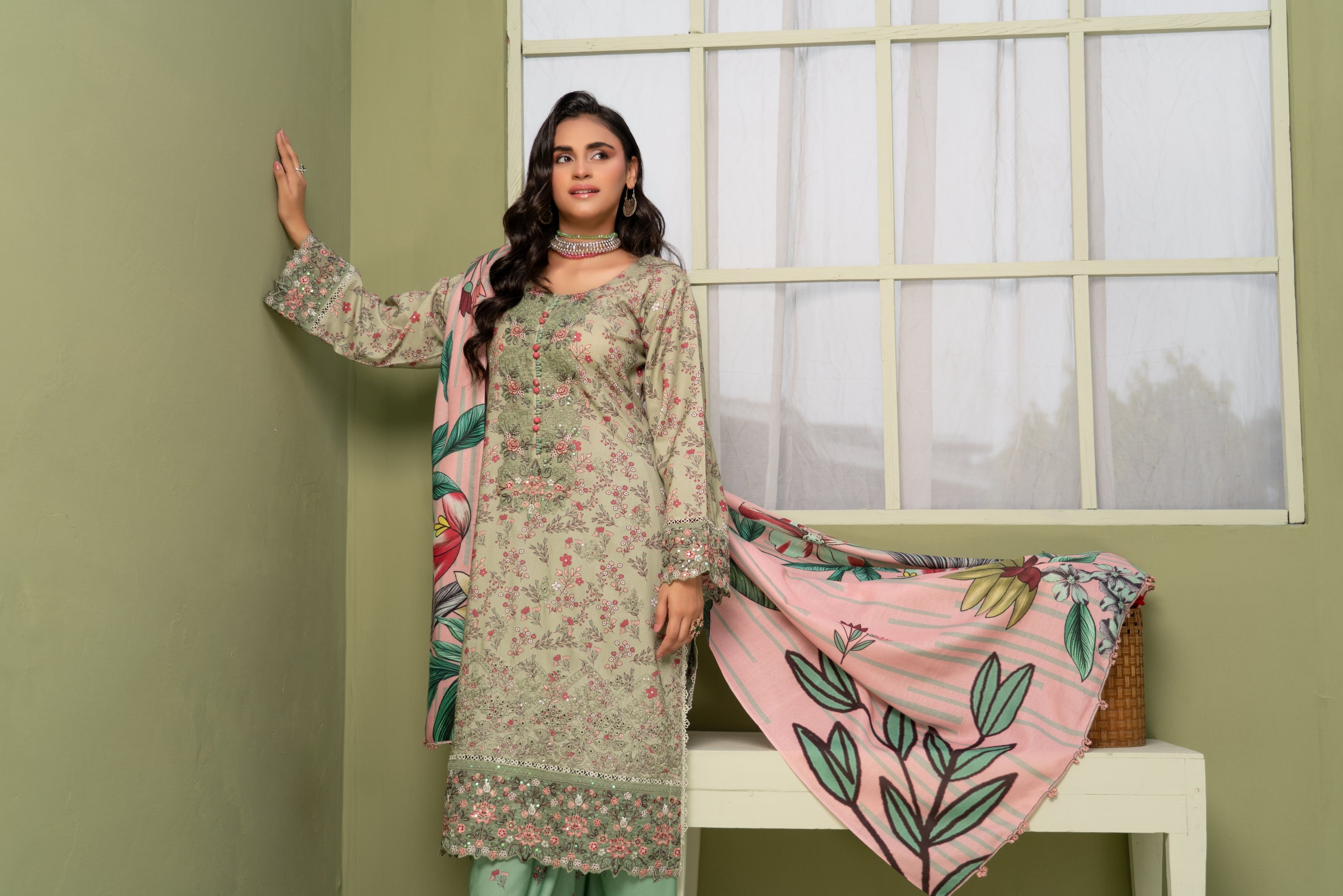 Munira Embroidered Dhanak 3 Piece Suit MUN770