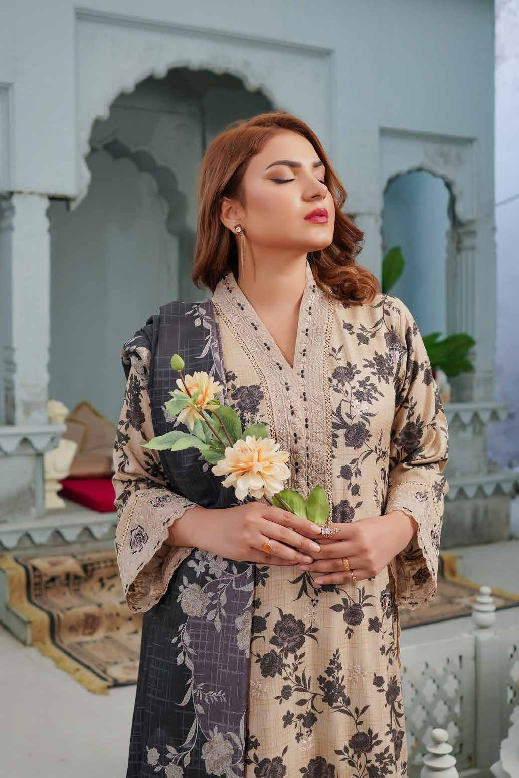 Munira Embroidered Dhanak 3 Piece Suit MUN685