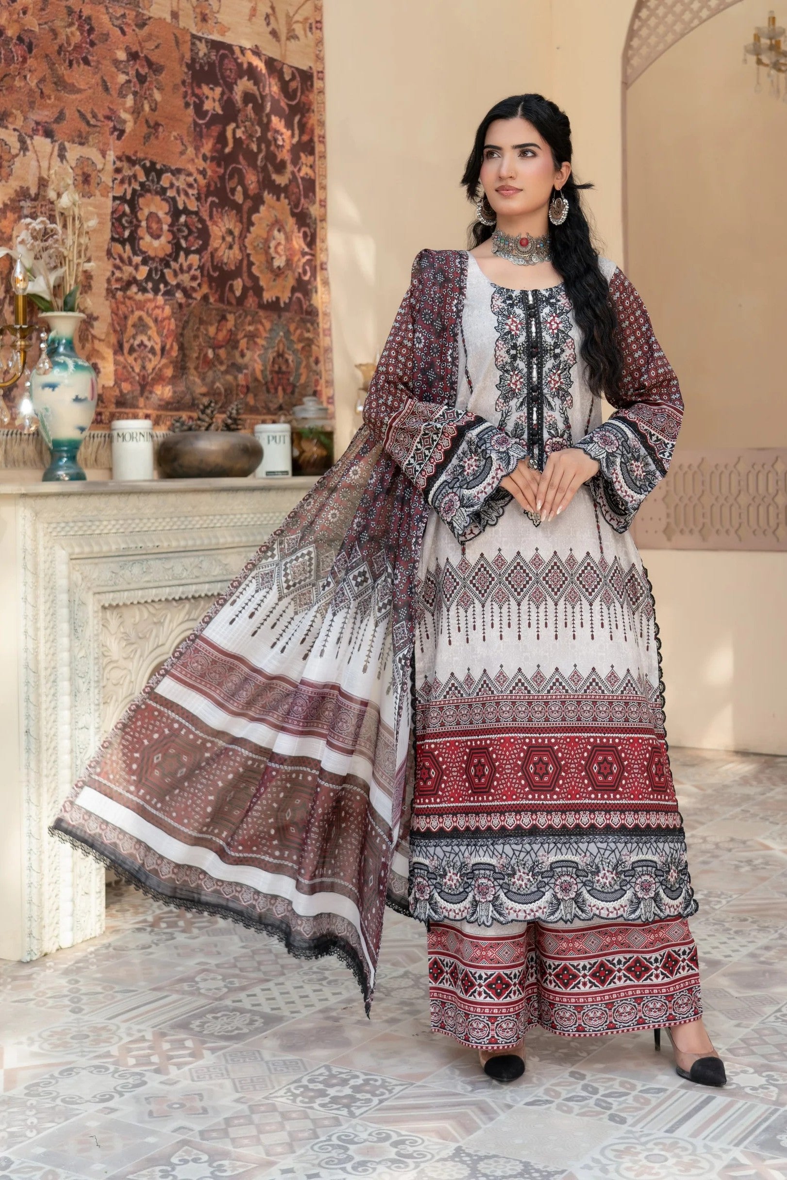Munira Embroidered Lawn 3 Piece Suit MUN754