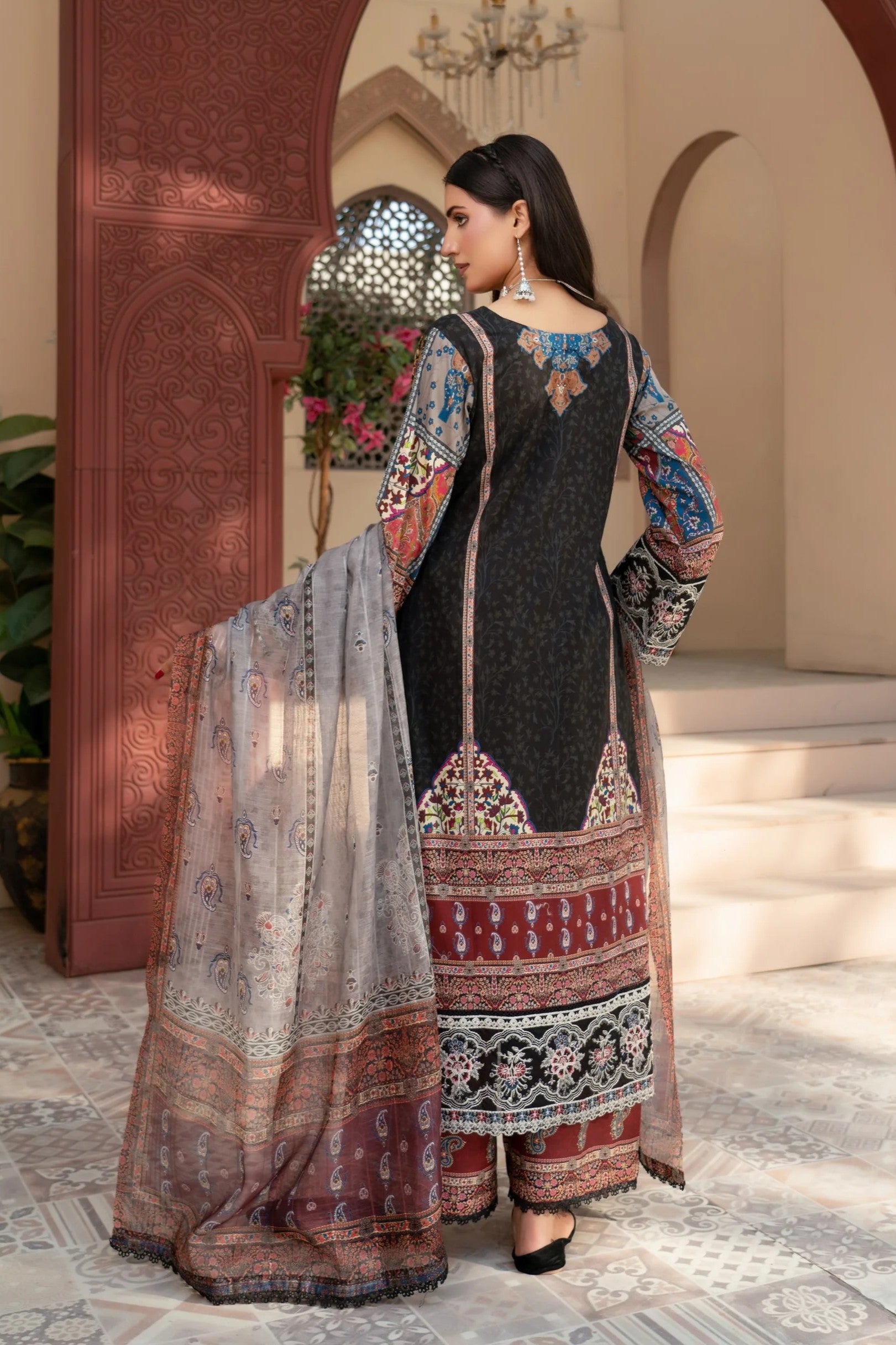 Munira Embroidered Lawn 3 Piece Suit MUN755