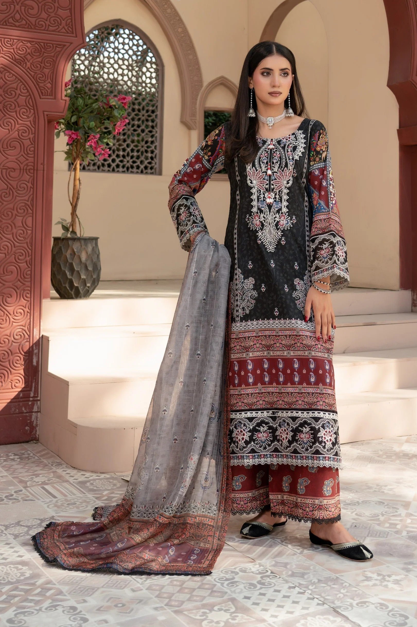 Munira Embroidered Lawn 3 Piece Suit MUN755