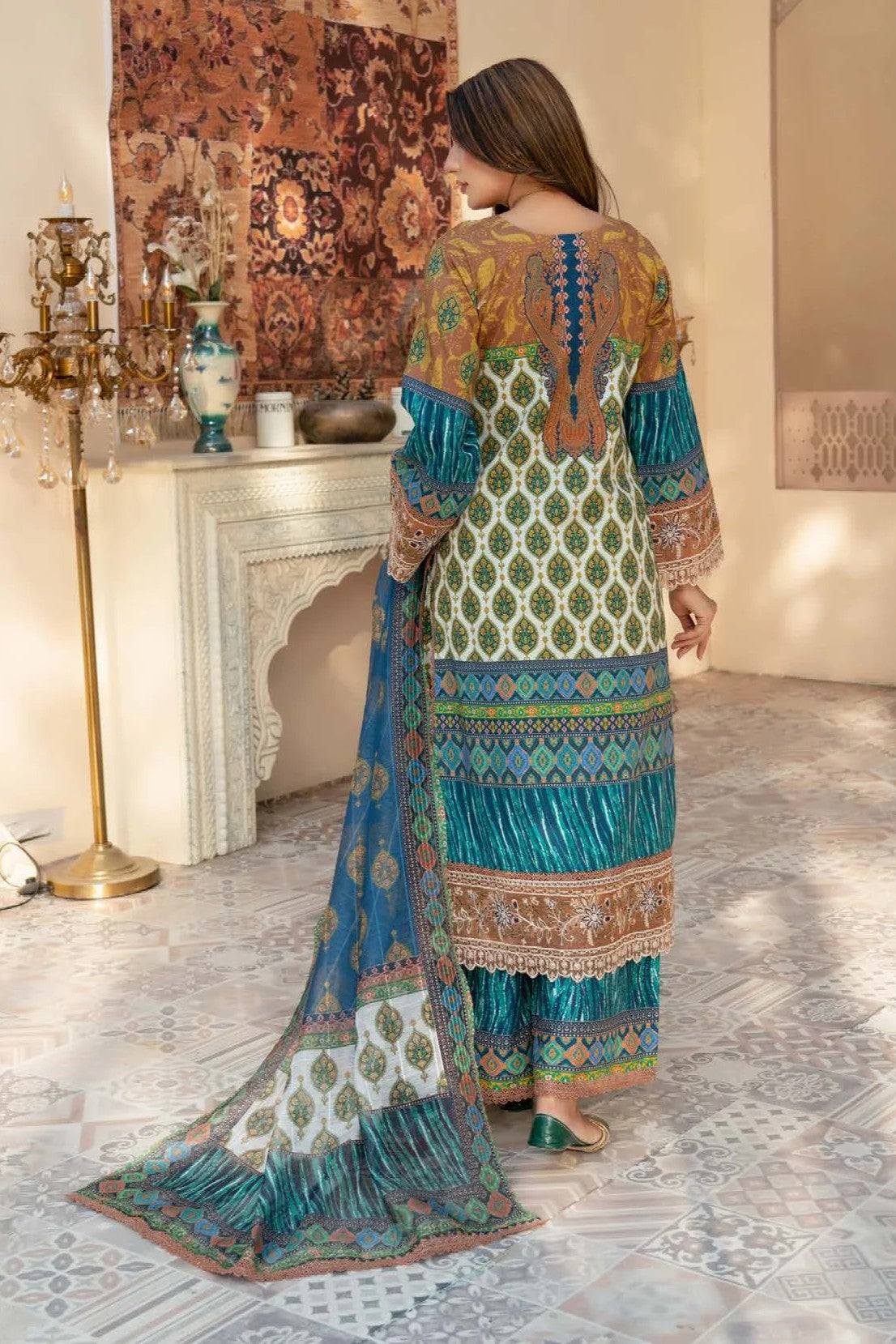 Munira Embroidered Lawn 3 Piece Suit MUN756