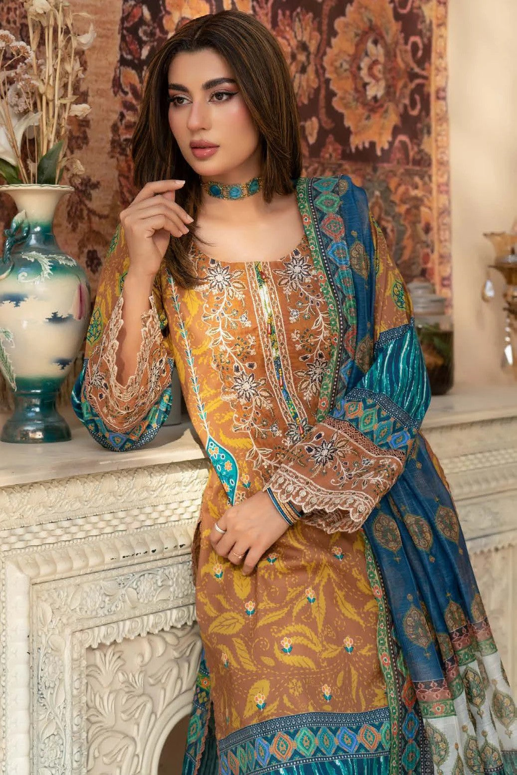 Munira Embroidered Lawn 3 Piece Suit MUN756