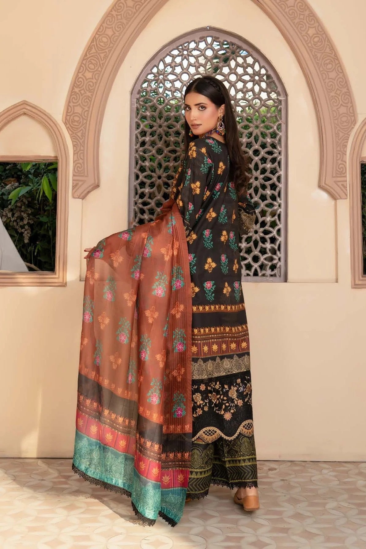 Munira Embroidered Lawn 3 Piece Suit MUN758
