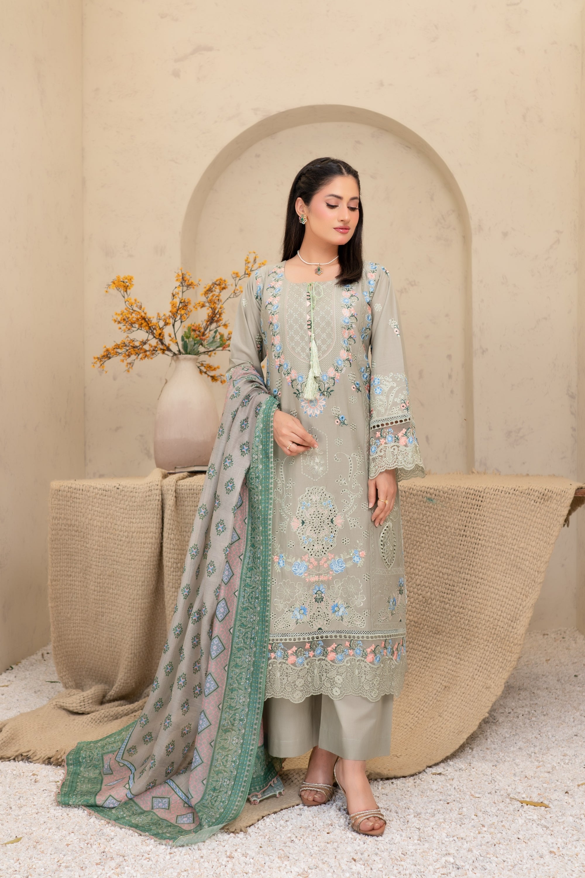 Munira Festive Lawn 3 Piece Suit MUN745