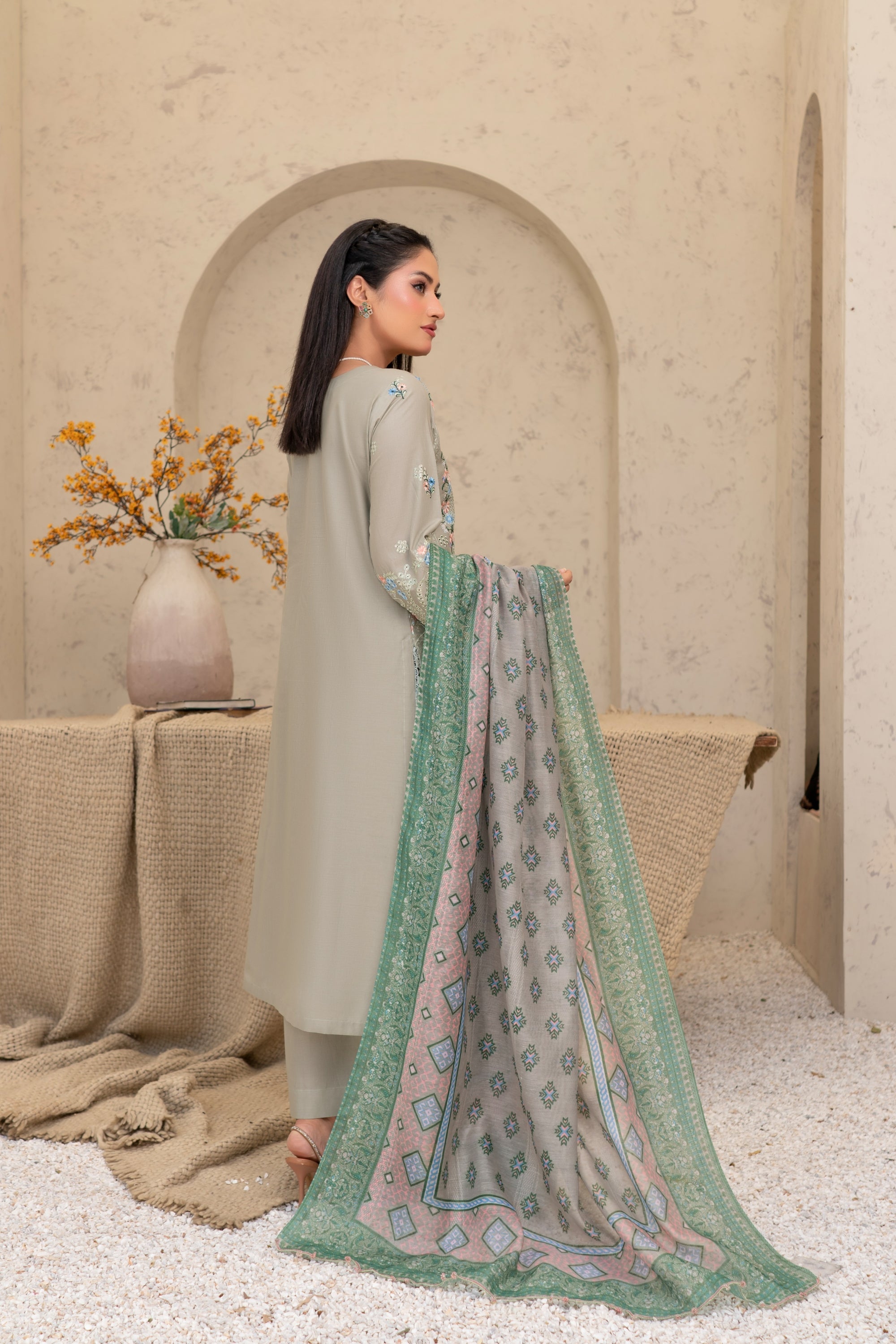 Munira Festive Lawn 3 Piece Suit MUN745
