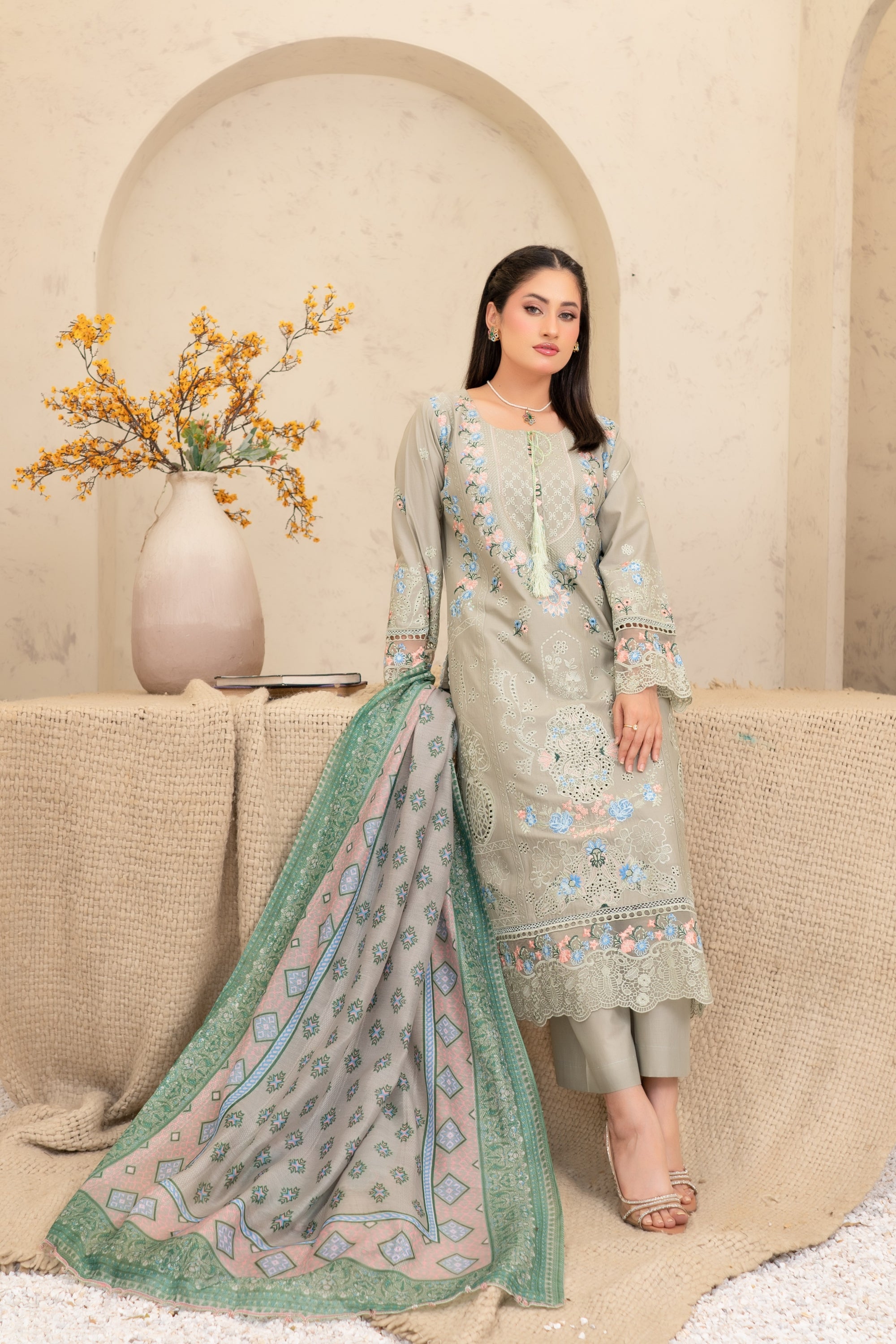 Munira Festive Lawn 3 Piece Suit MUN745