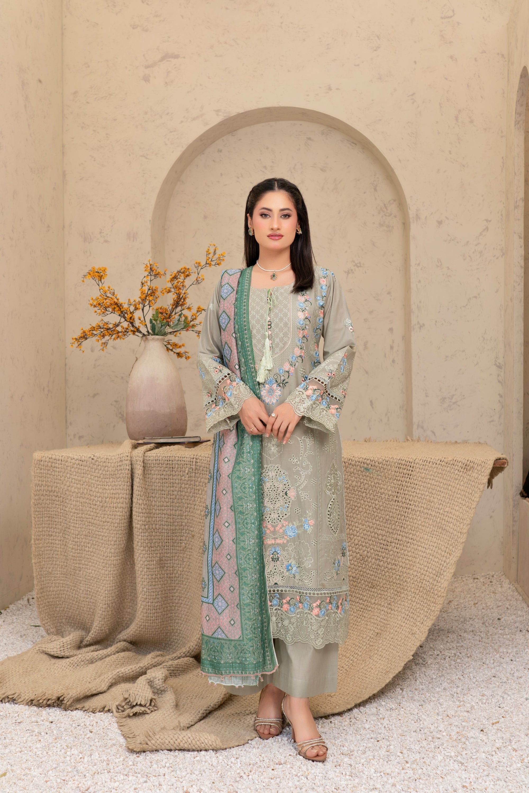 Munira Festive Lawn 3 Piece Suit MUN745