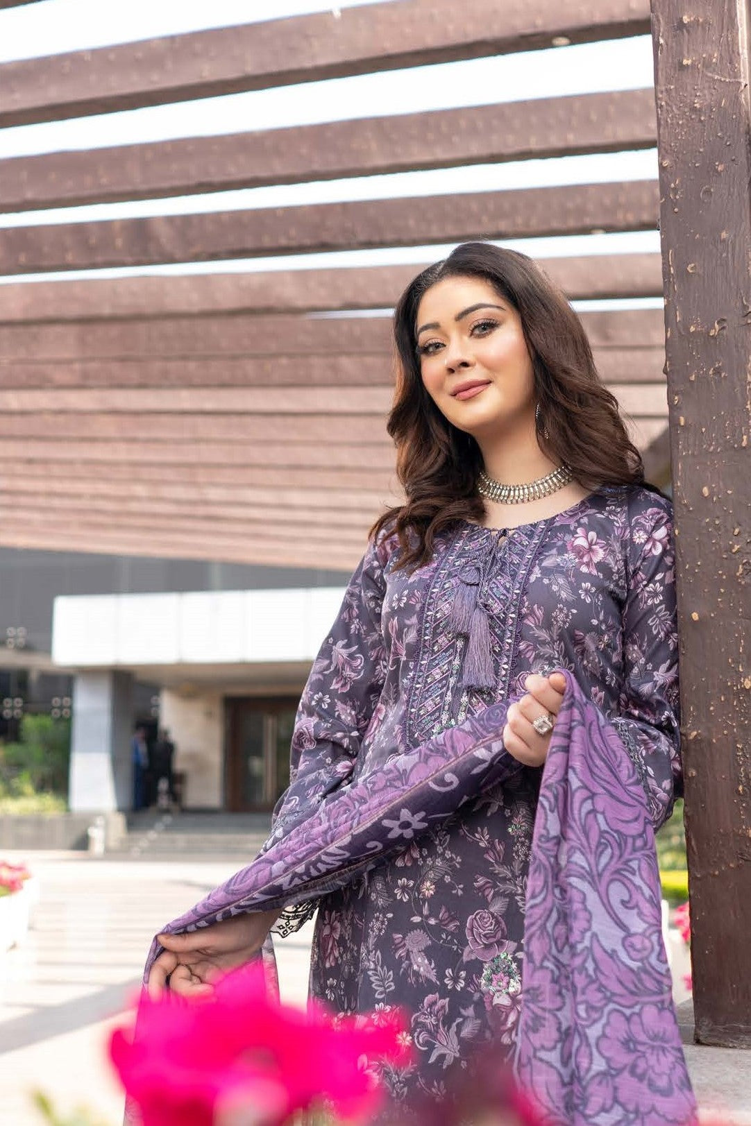 Munira Embroidered Lawn 3 Piece Suit MUN622