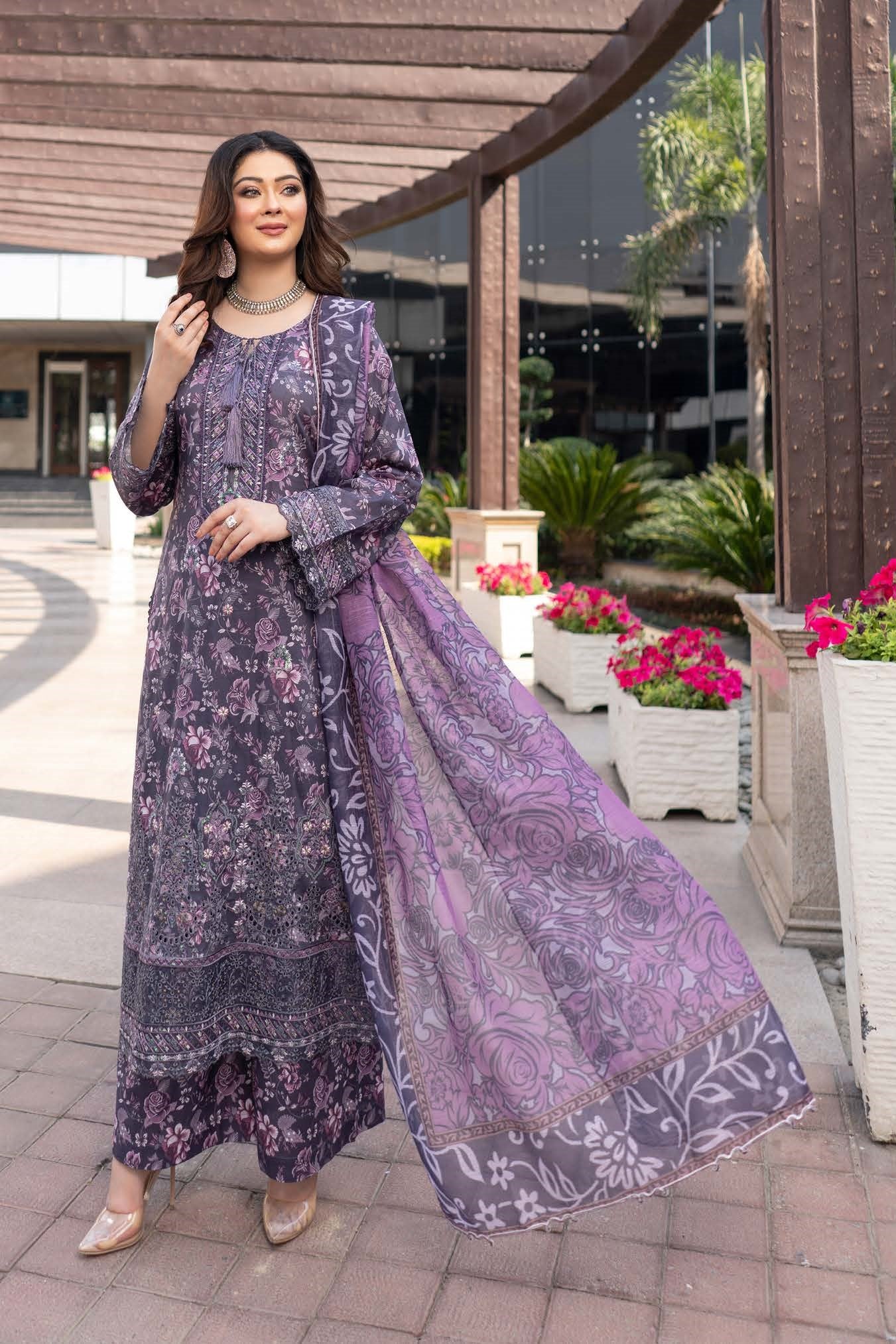 Munira Embroidered Lawn 3 Piece Suit MUN622