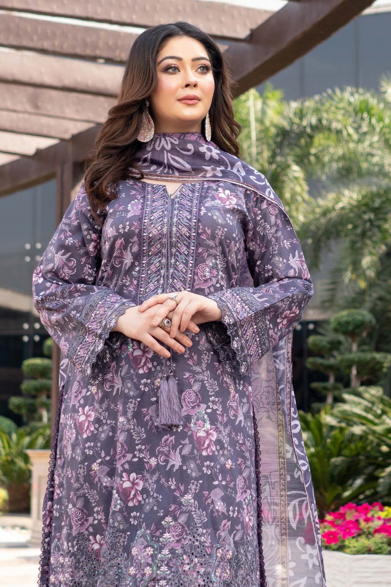 Munira Embroidered Lawn 3 Piece Suit MUN622