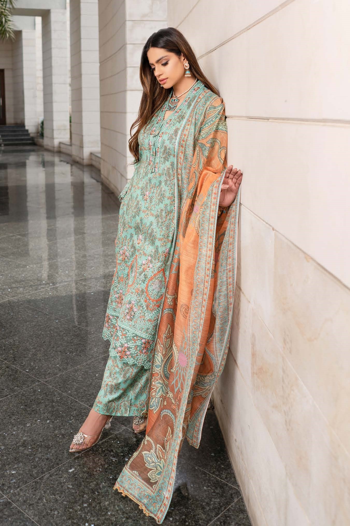 Munira Embroidered Lawn 3 Piece Suit MUN624