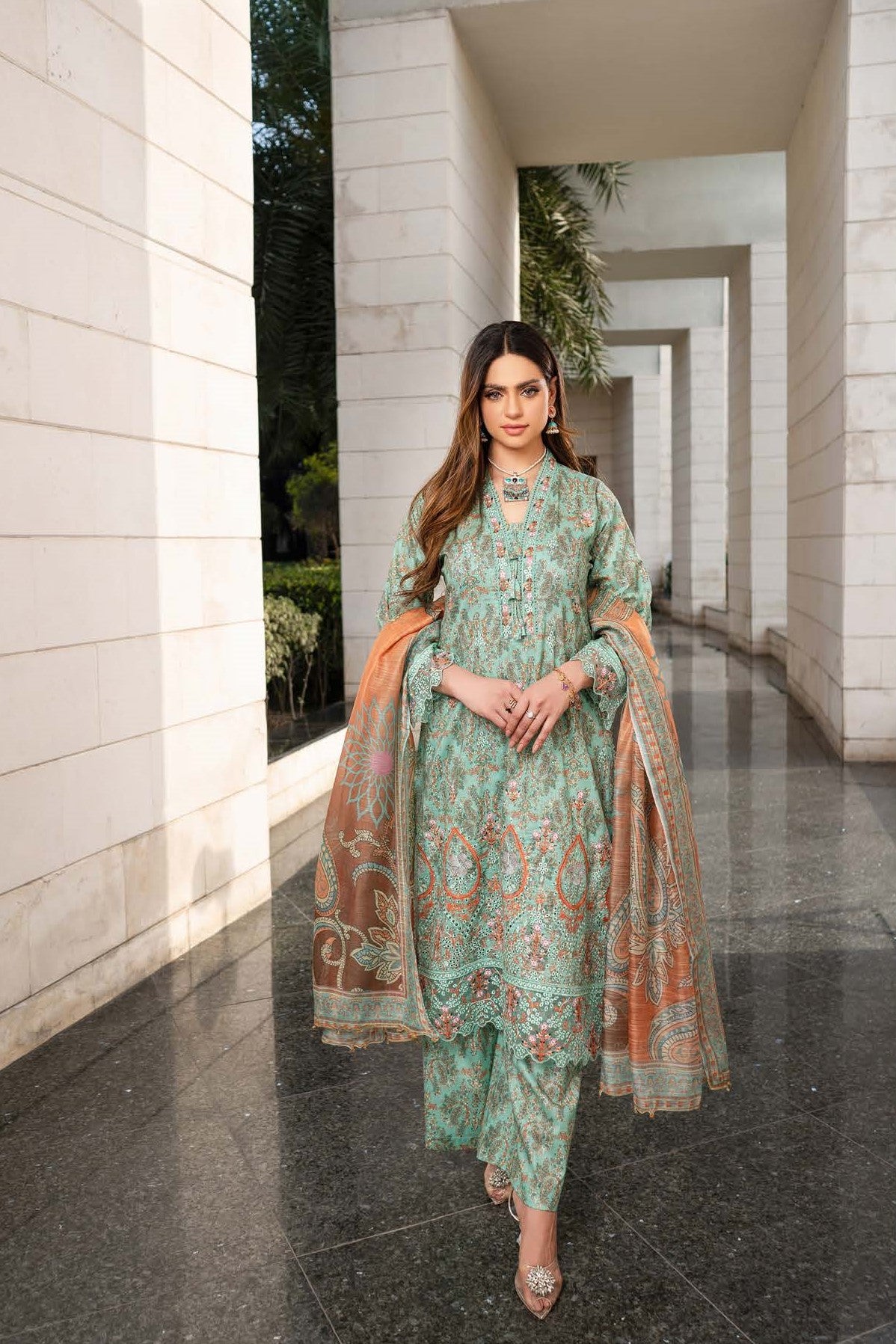 Munira Embroidered Lawn 3 Piece Suit MUN624