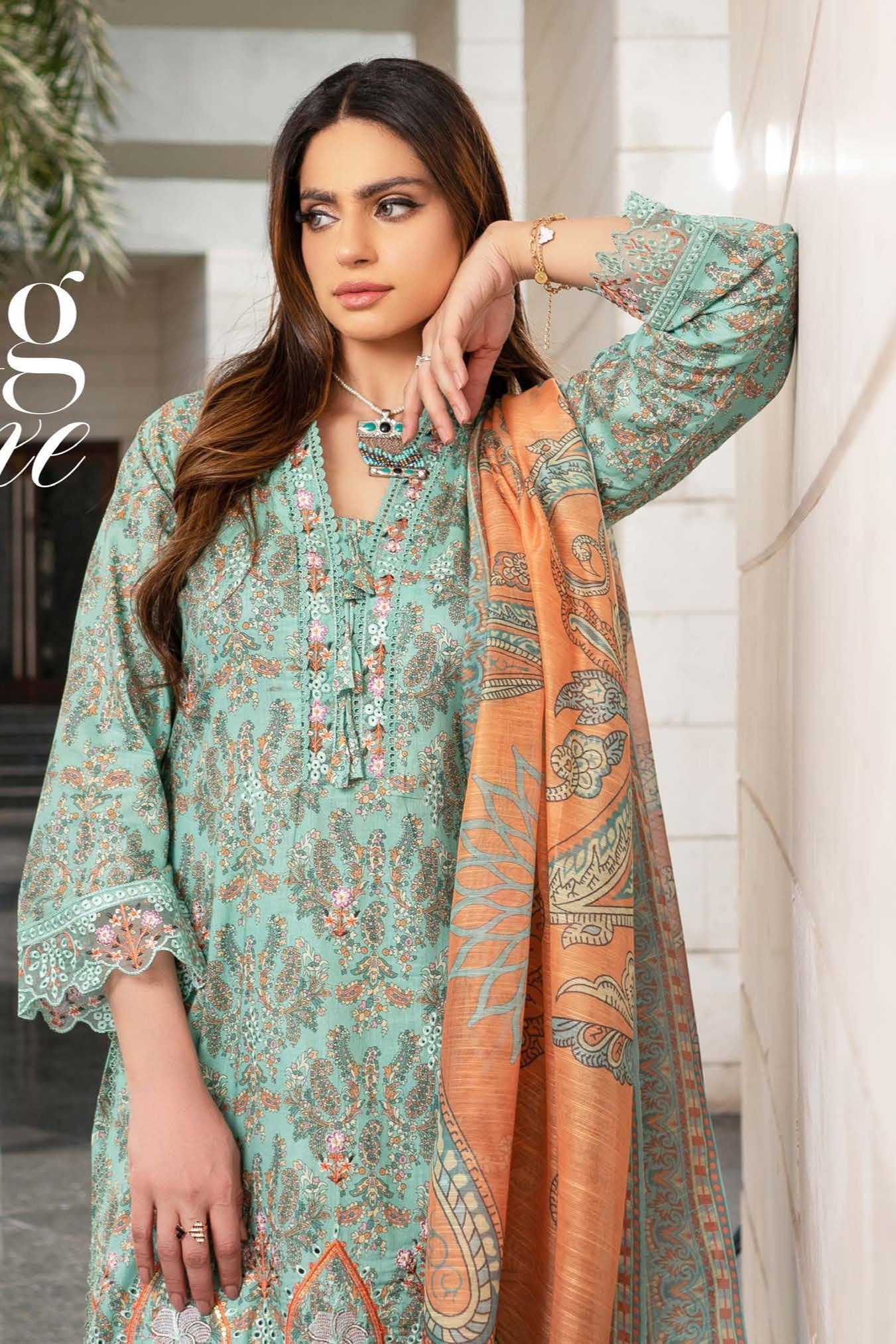 Munira Embroidered Lawn 3 Piece Suit MUN624