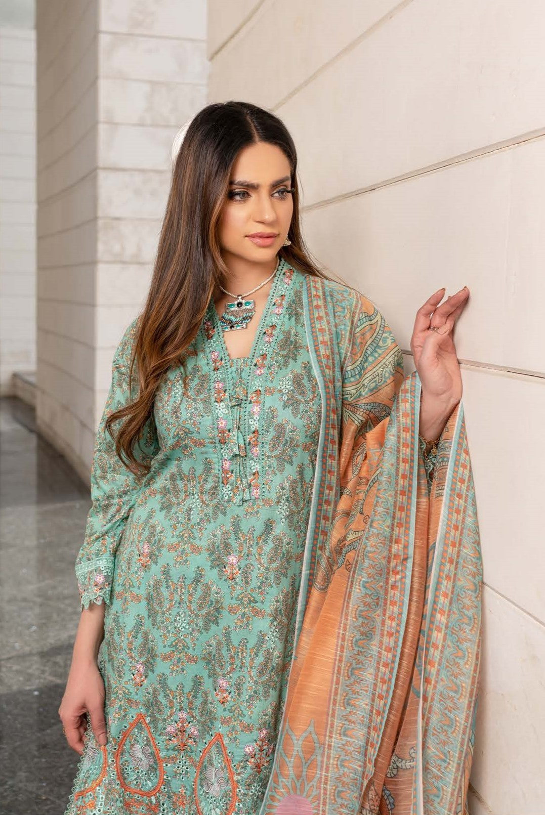 Munira Embroidered Lawn 3 Piece Suit MUN624
