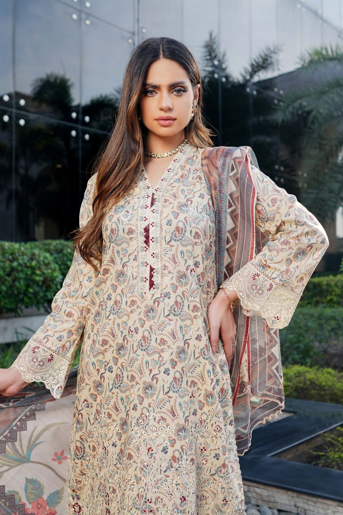 Munira Embroidered Lawn 3 Piece Suit MUN626