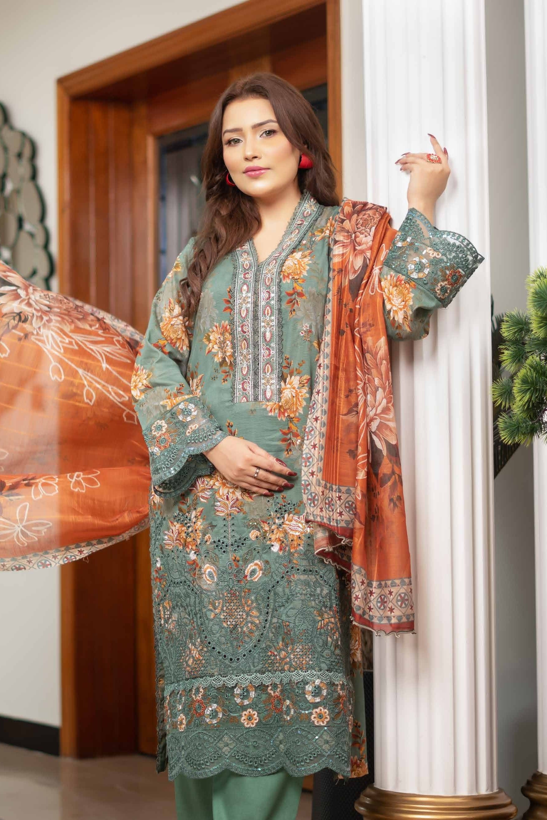 Munira Embroidered Lawn 3 Piece Suit MUN671