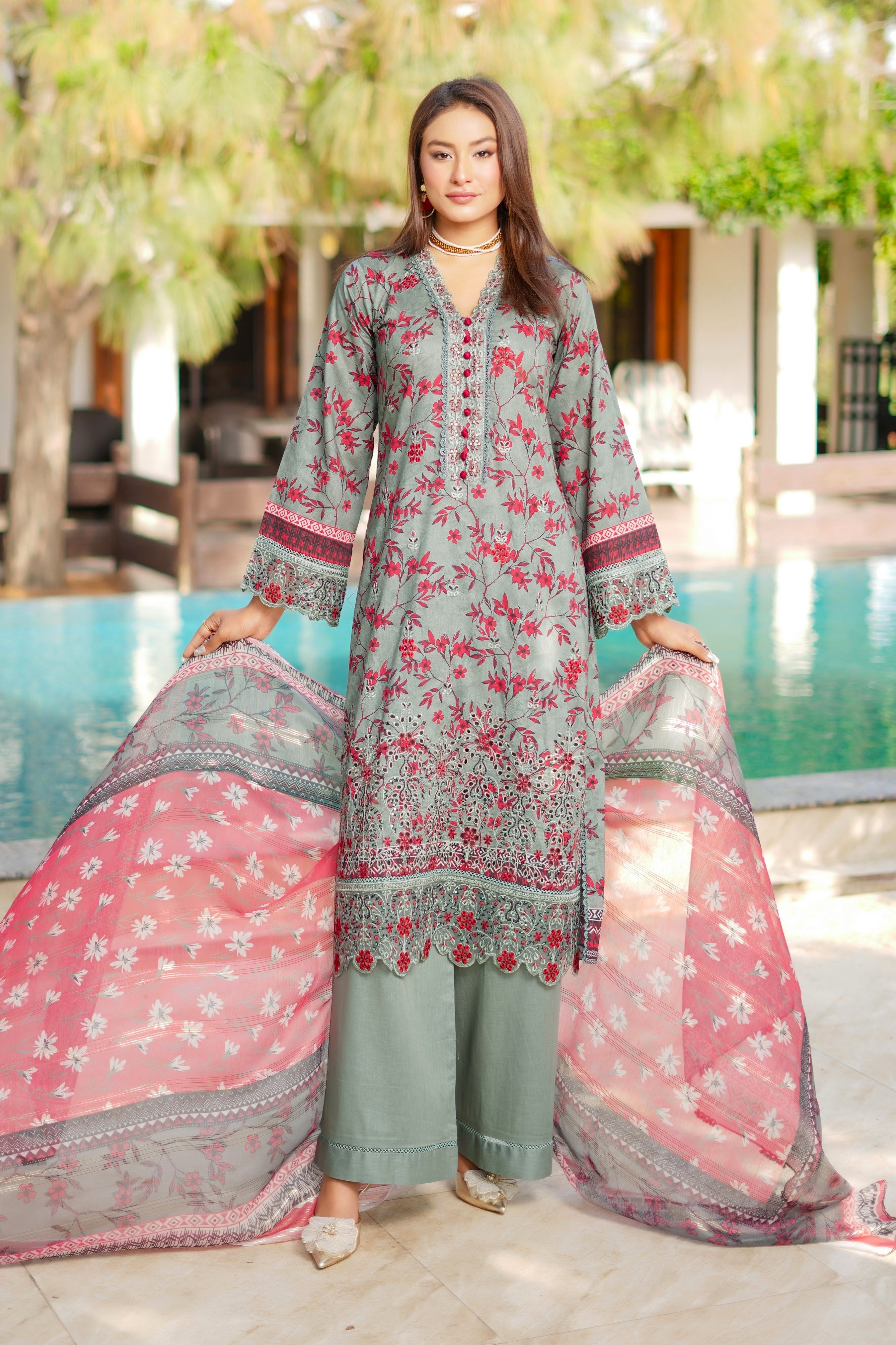 Munira Embroidered Lawn 3 Piece Suit MUN629