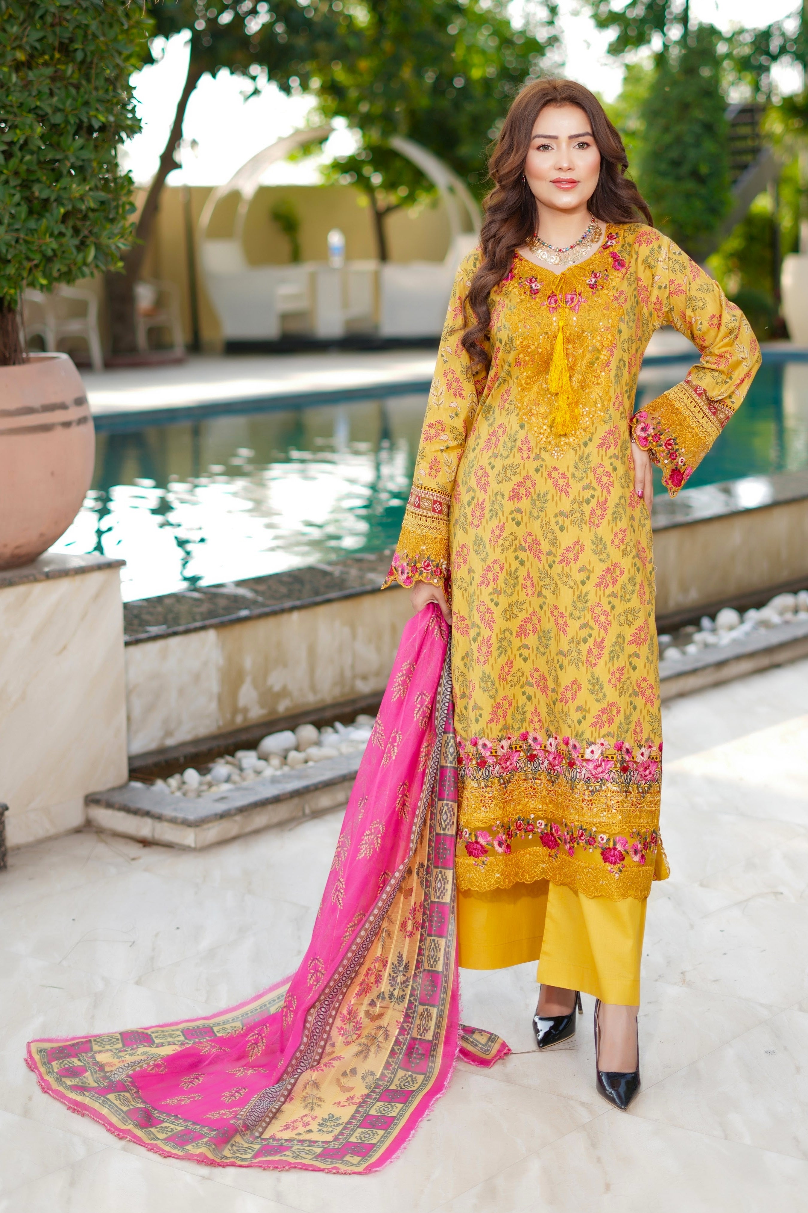 Munira Embroidered Lawn 3 Piece Suit MUN634