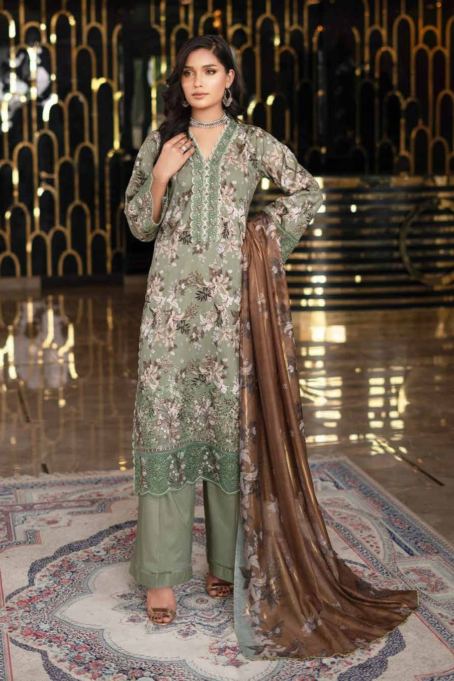 Munira Embroidered Lawn 3 Piece Suit MUN638