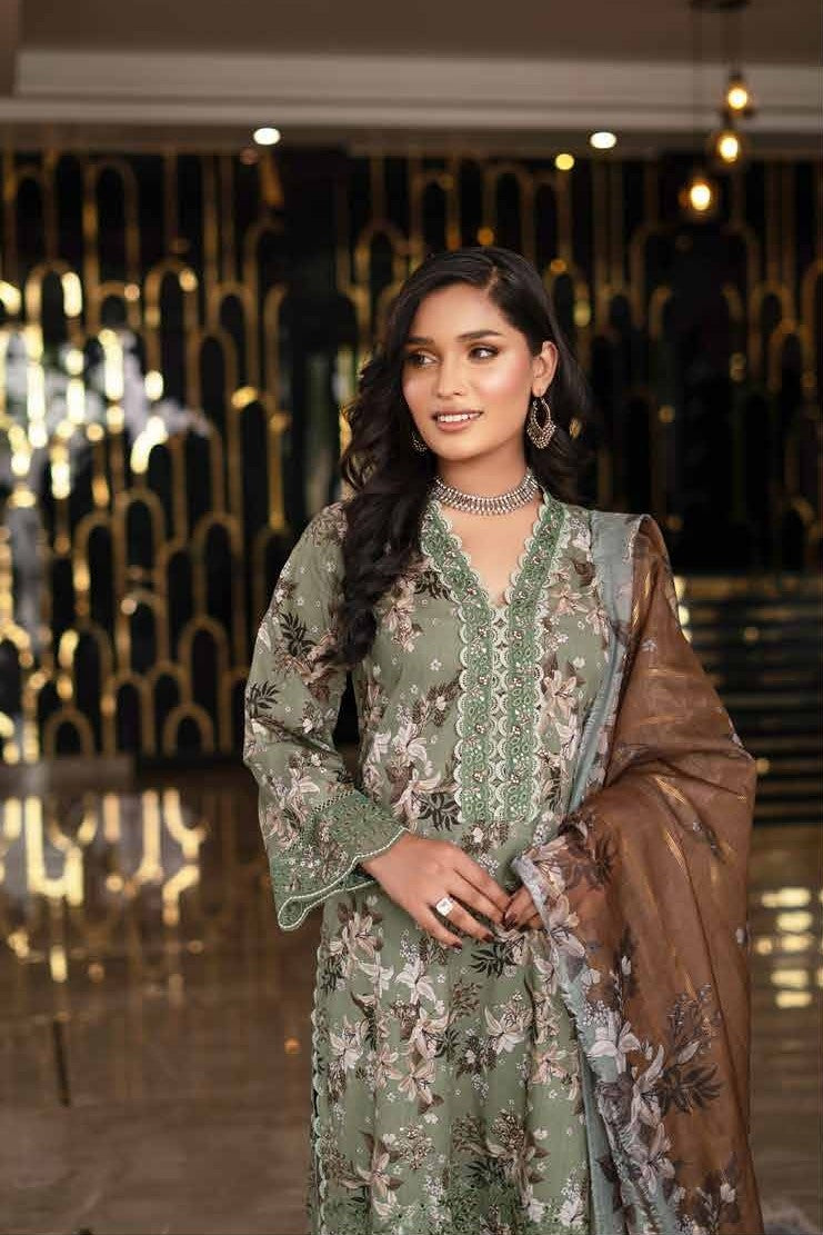 Munira Embroidered Lawn 3 Piece Suit MUN638
