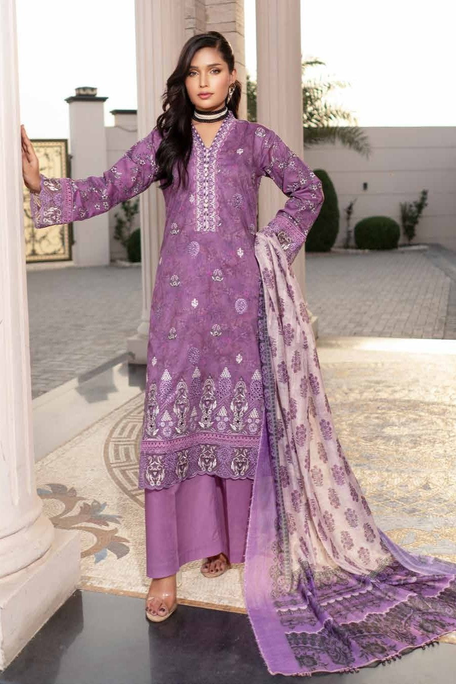 Munira Embroidered Lawn 3 Piece Suit MUN641