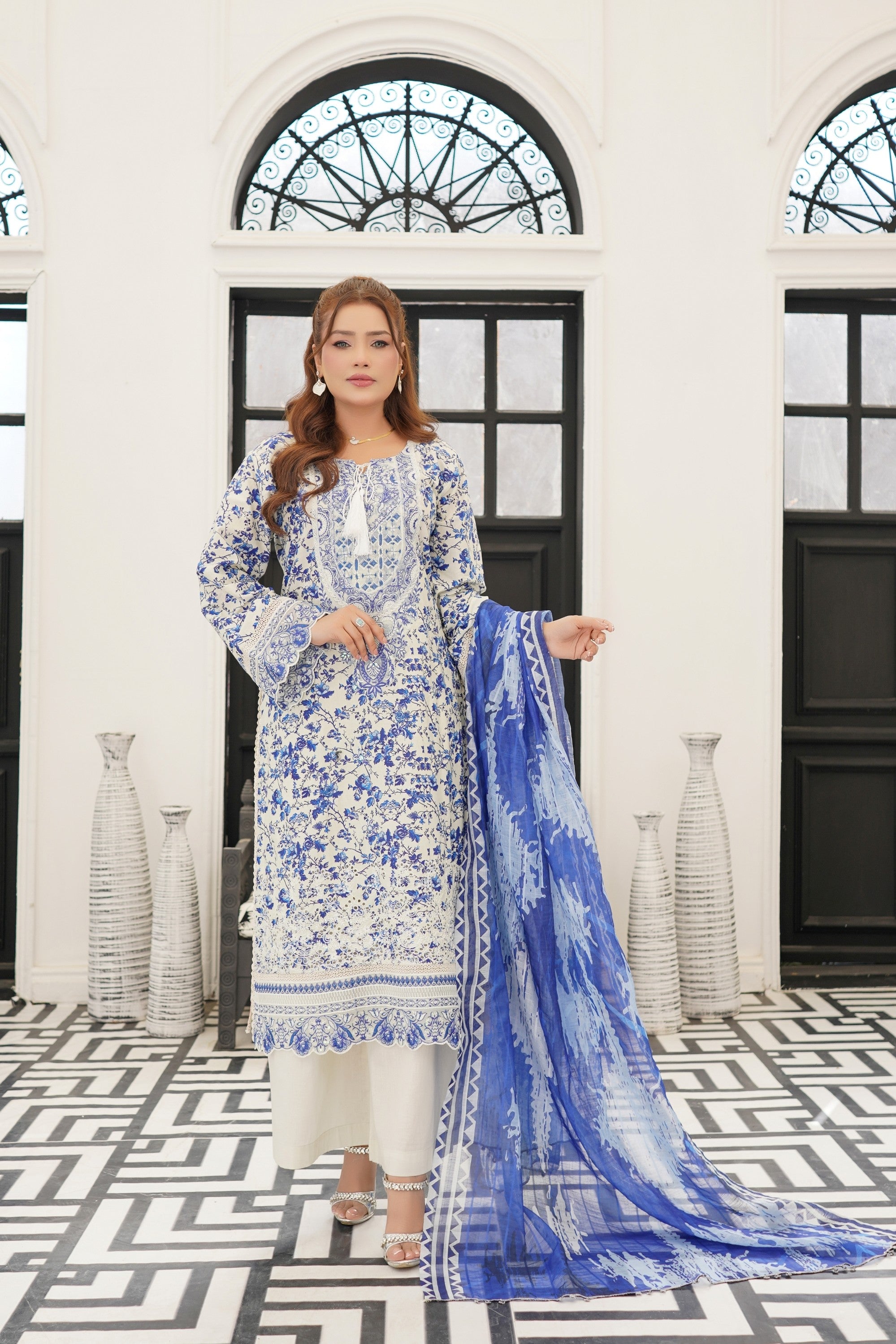 Munira Embroidered Lawn 3 Piece Suit MUN730