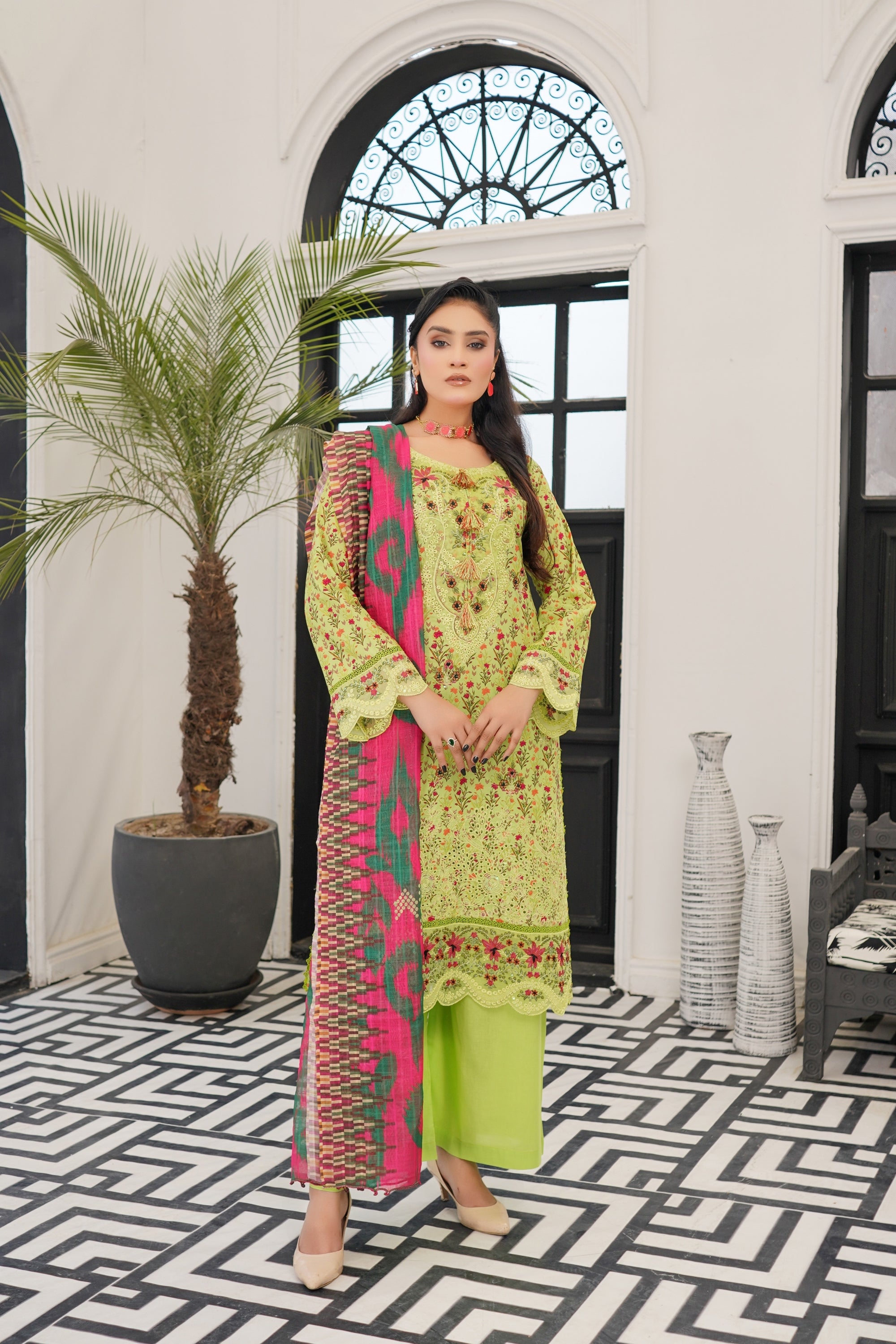 Munira Embroidered Lawn 3 Piece Suit MUN731